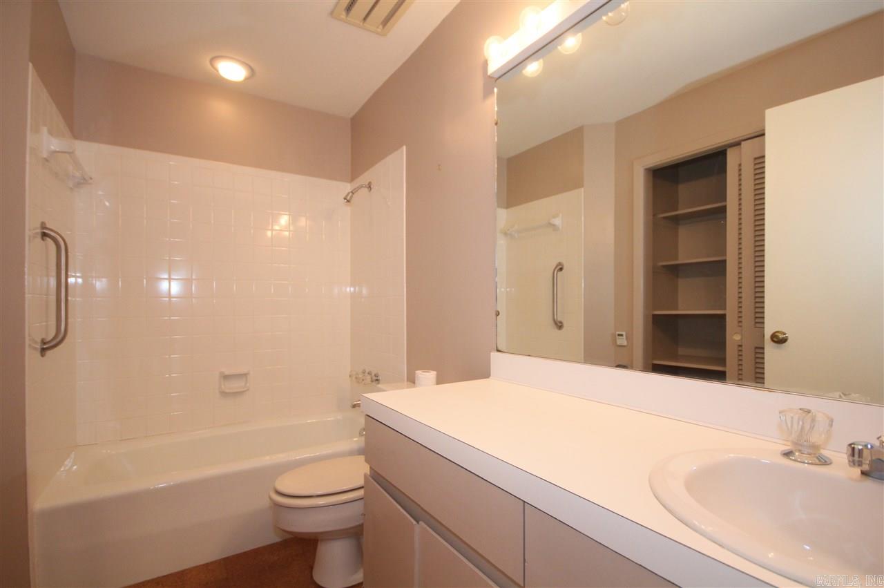 KINGWOOD PLACE - Residential