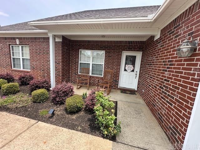 Welcome to Carrington Place!! This home is what you NEED!! 3 bed, 2 bath, large living room, privacy fenced backyard...it's got it all !! Let's go take a look at this cutie on the corner!