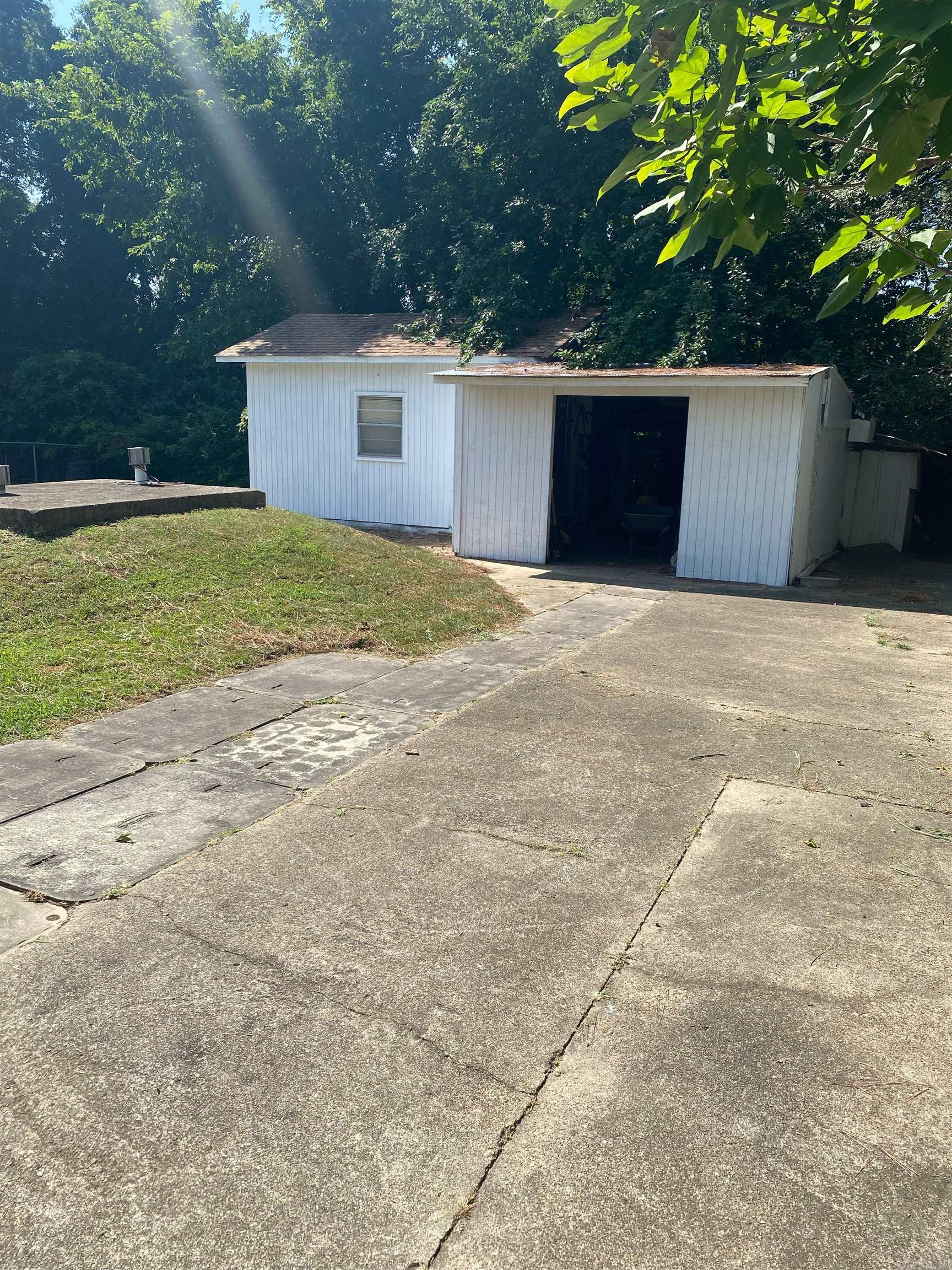 BELLE MEADE - Residential