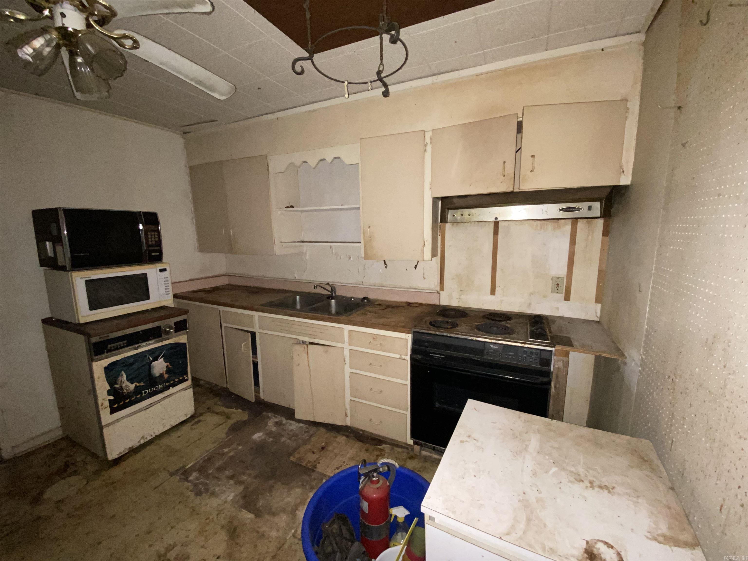 WAKEFIELD VILLAGE - Residential