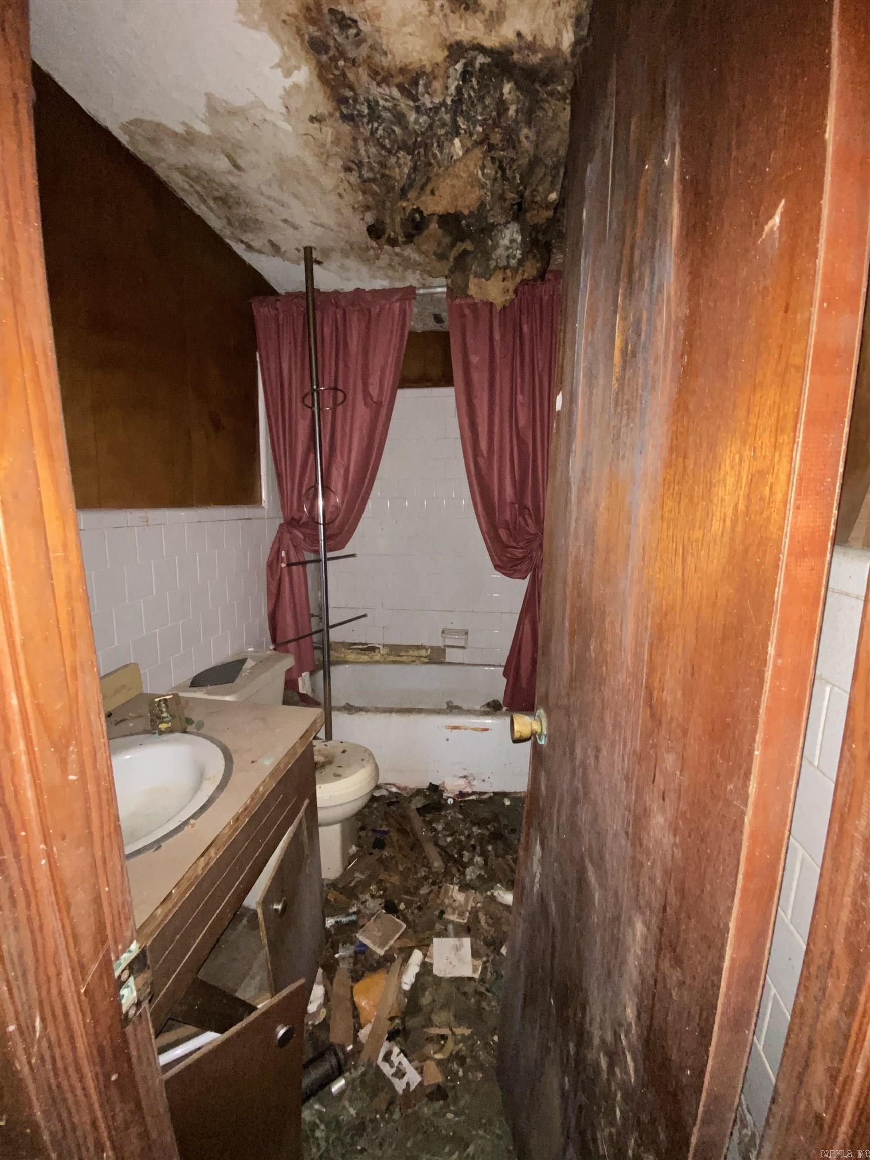 WAKEFIELD VILLAGE - Residential