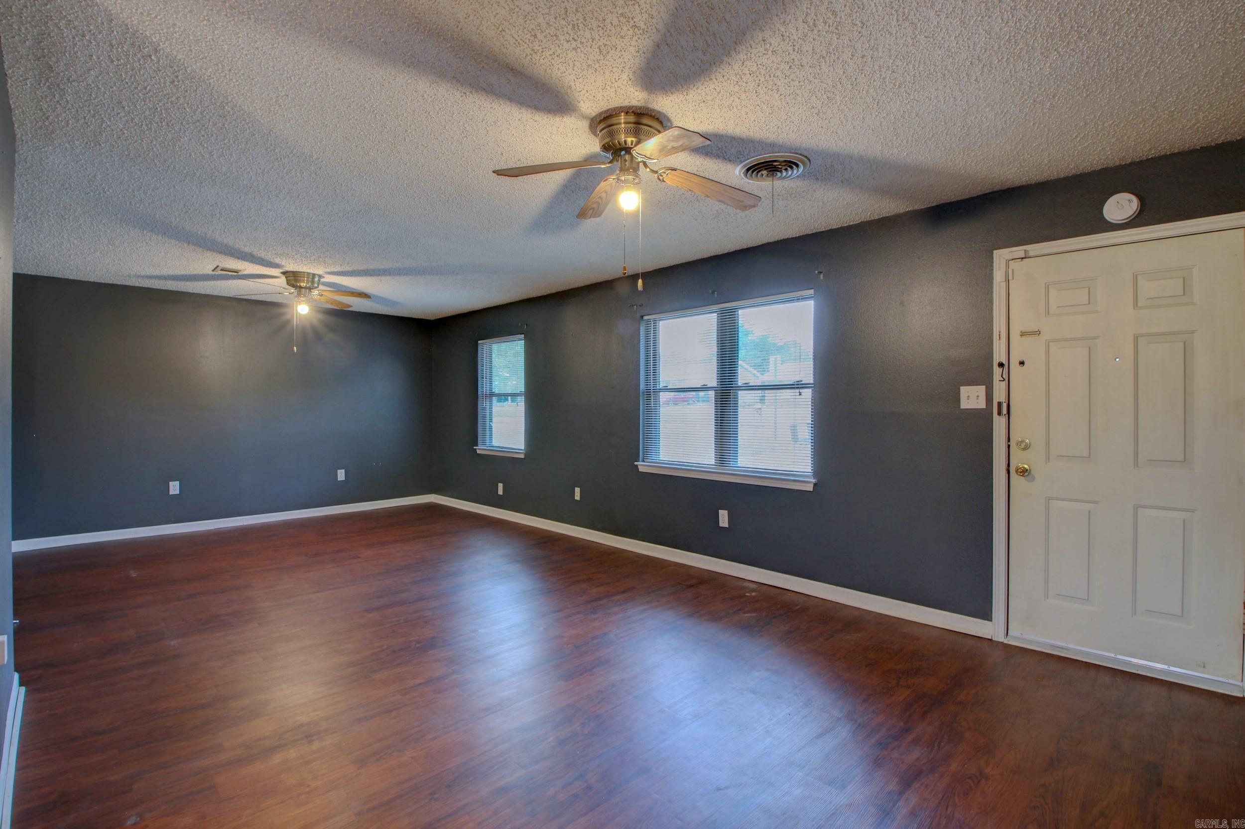 COUNTRY CLUB TO JACK - Residential