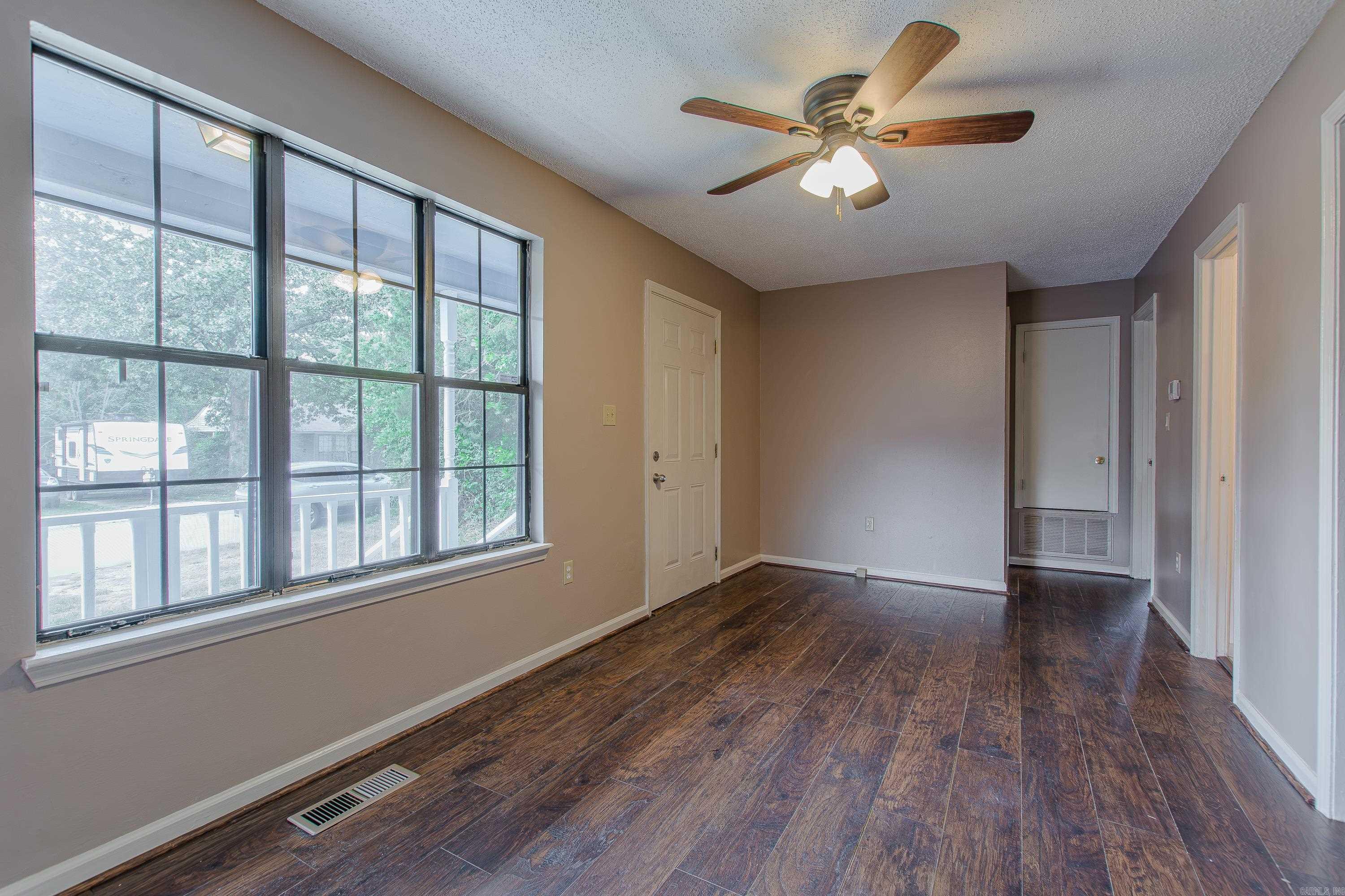 WOODLAND HILLS - Residential