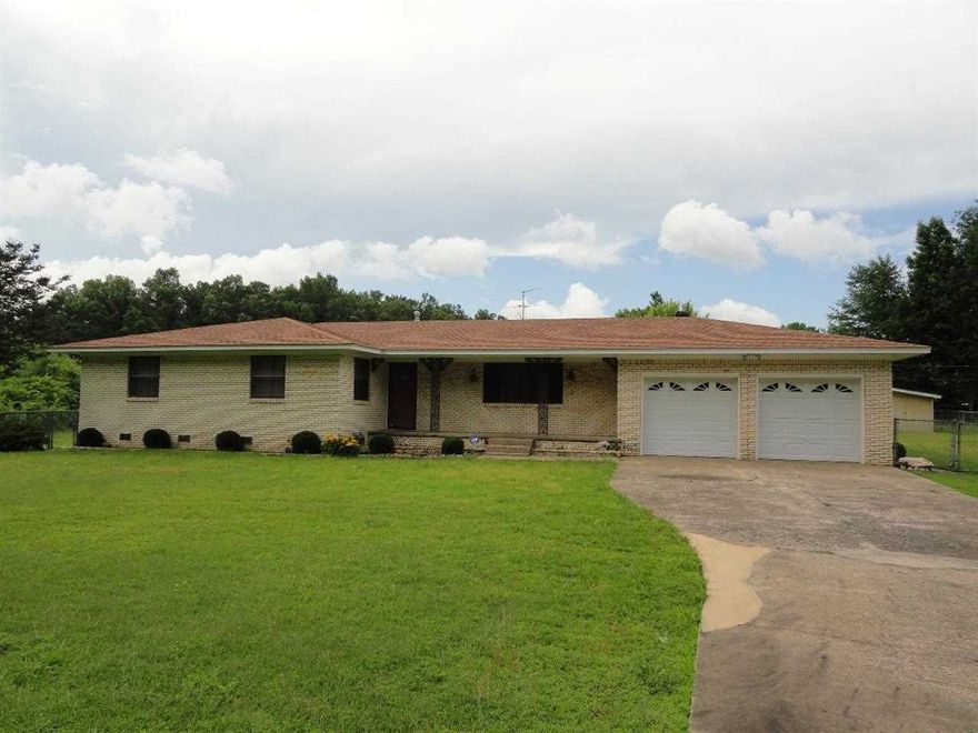 One owner home.  Hardwood floors under all carpet.  Three bedroom, one and a half baths, large closet, den, eat-in kitchen, newer appliances, tons of counter space, tons of storage, fully fenced back yard, two car garage, over-sized laundry room, covered patio and a shop the guys are looking for!!