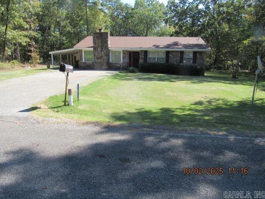 Fairfield Bay resort home offering a  New roof in 2022.  New water heater in 2020.  HVAC was new in 2011.  Maytag washer and dryer were new in 2019.come see this family or investment home today!
