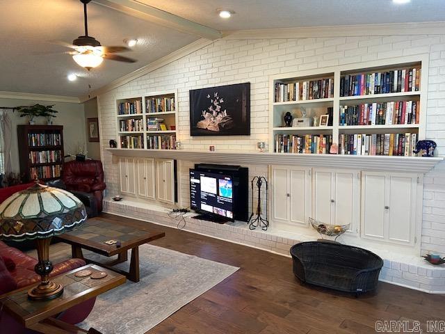 ROLLING HILLS ESTATES - Residential