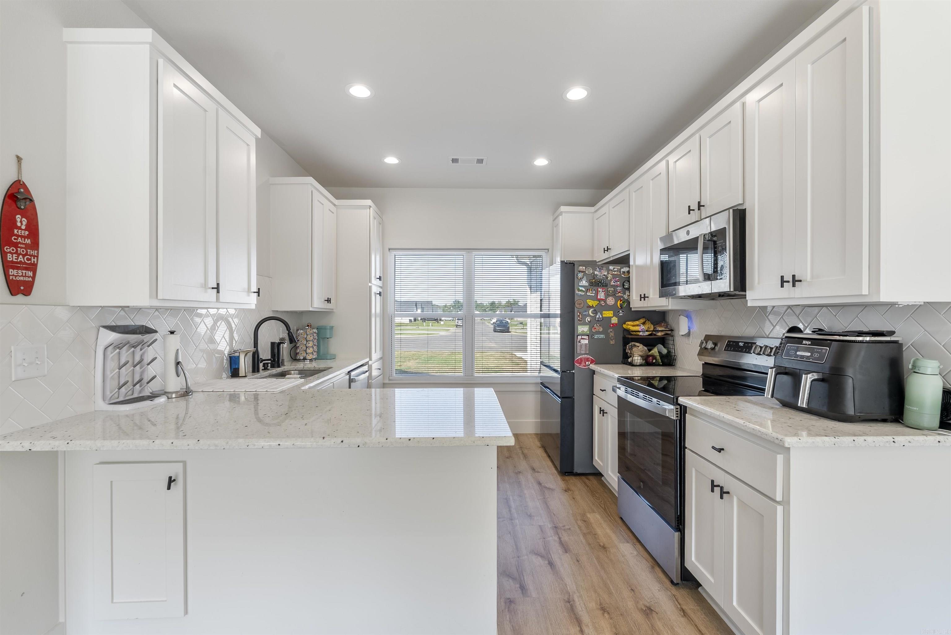EAST MEADOW - Residential