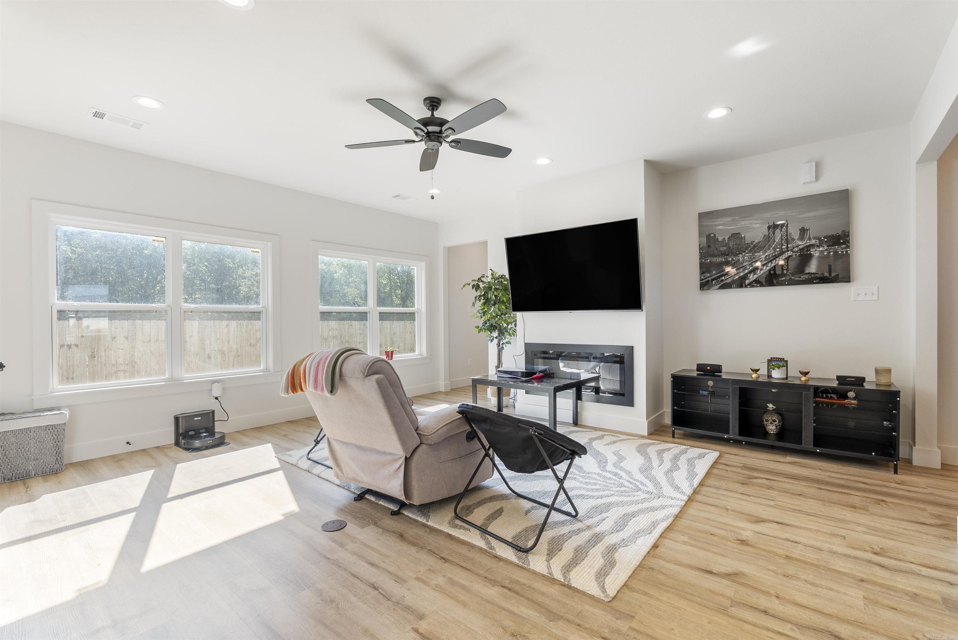 EAST MEADOW - Residential