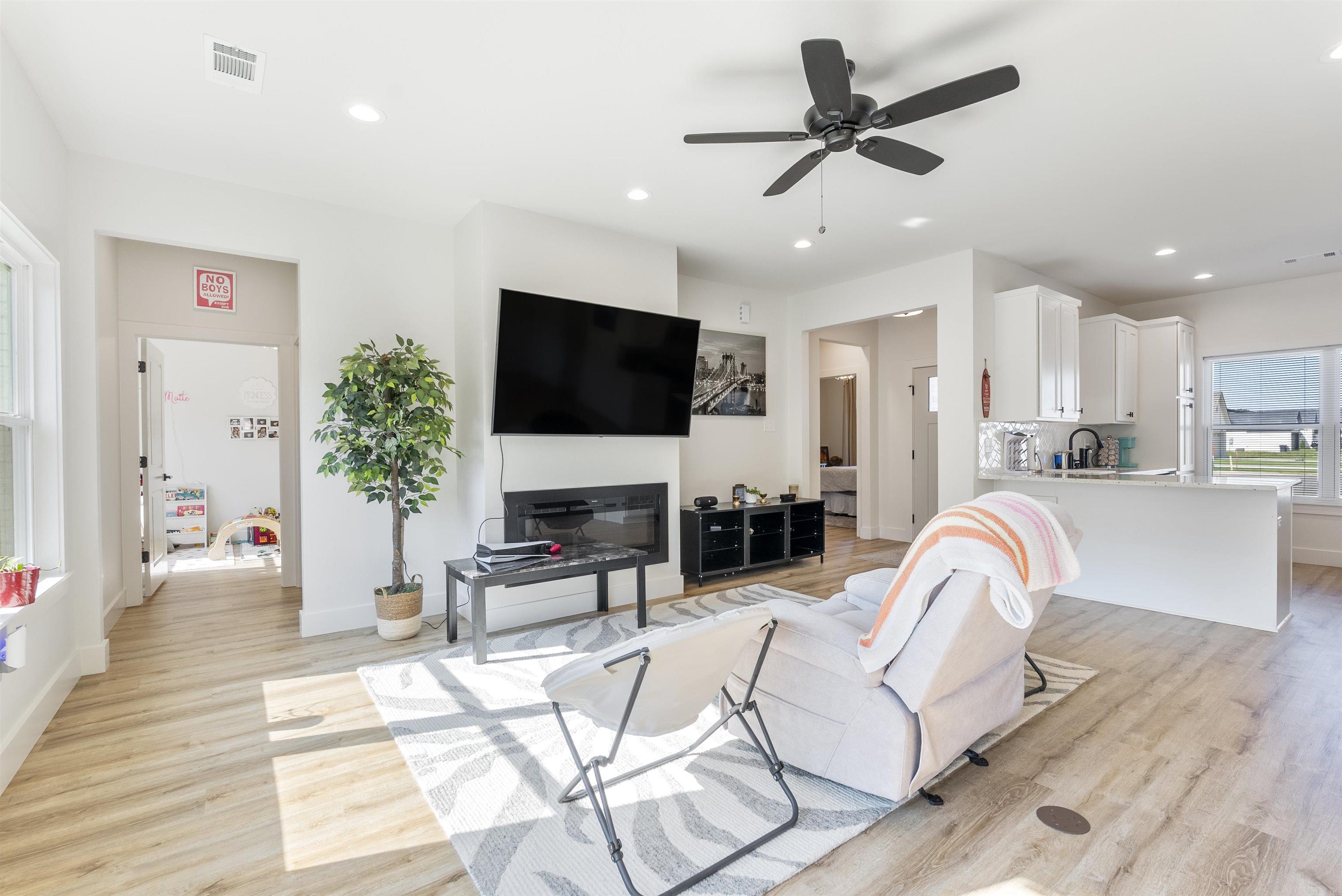 EAST MEADOW - Residential