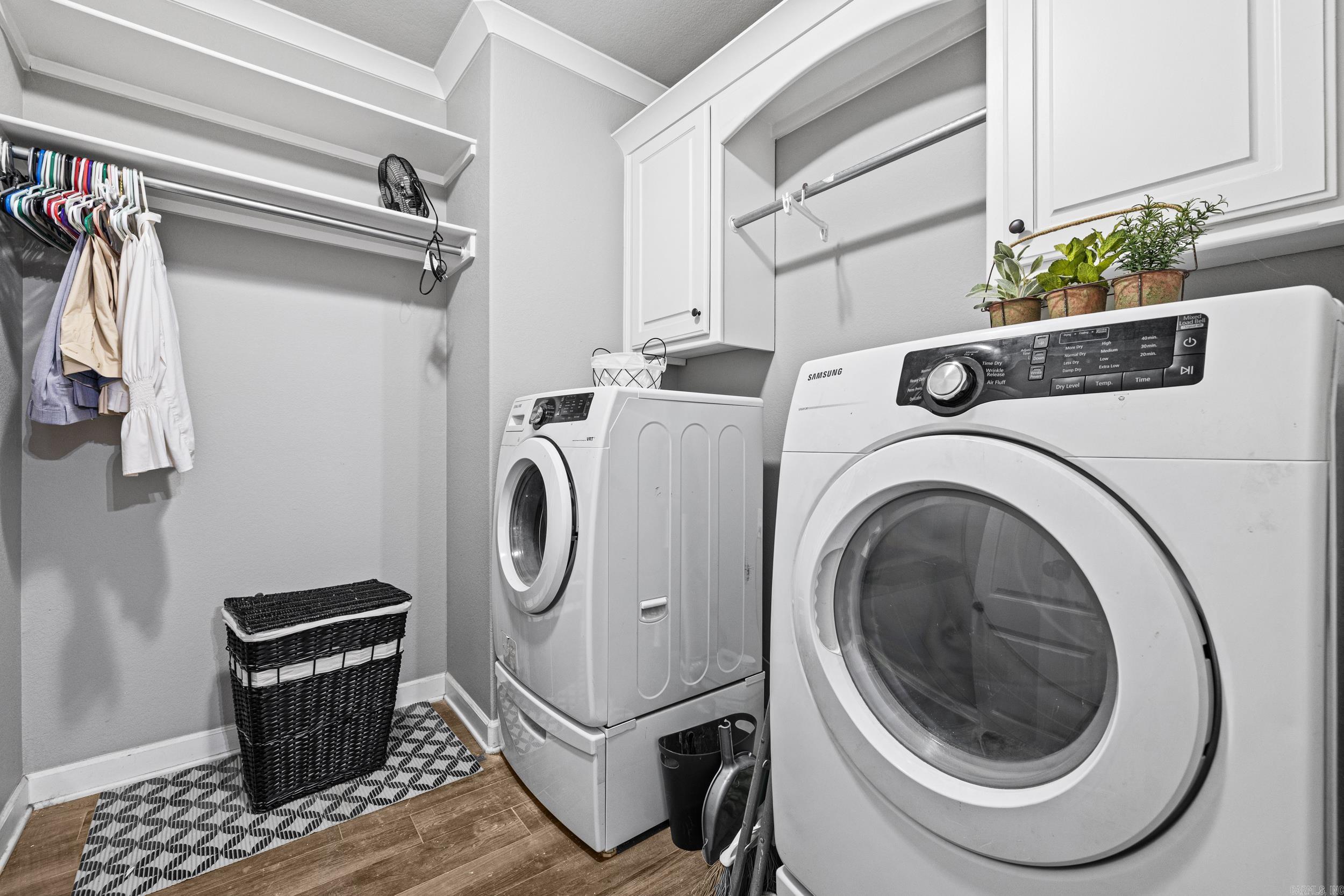 CRESTWOOD ESTATES - Residential