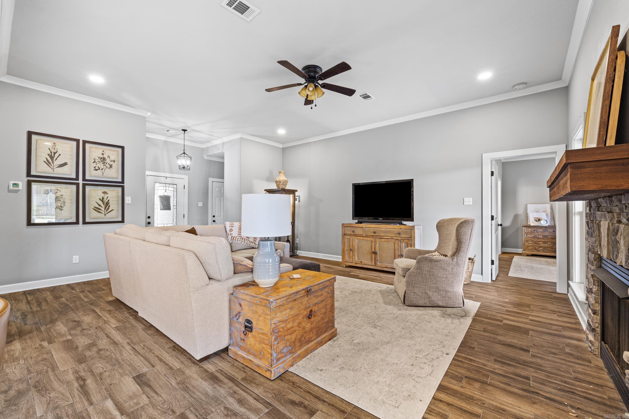 CRESTWOOD ESTATES - Residential