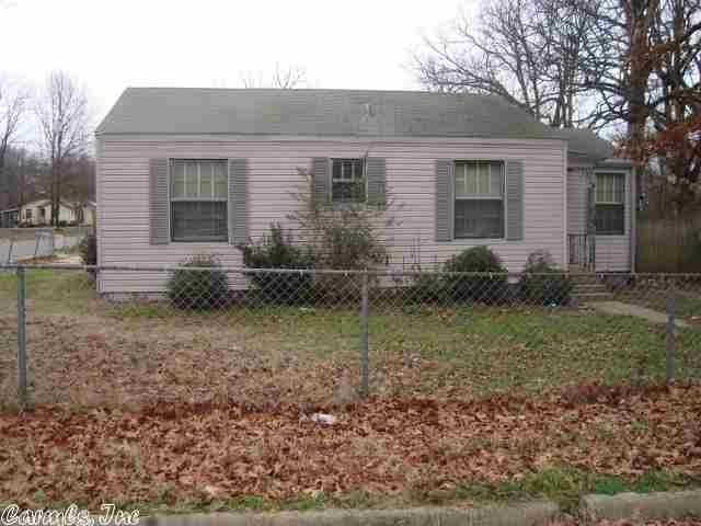 APPROVED SHORT SALE!!!!!!!!!!!!! Seeking investor for opportunity of a lifetime. Excellent investment property. Was tenant occupied but now vacant. This is a fixer upper with good potential. Property is a short sale. Seller or seller agent will not turn on utilities for buyer inspection. Allow extra time for responses on all offers.
