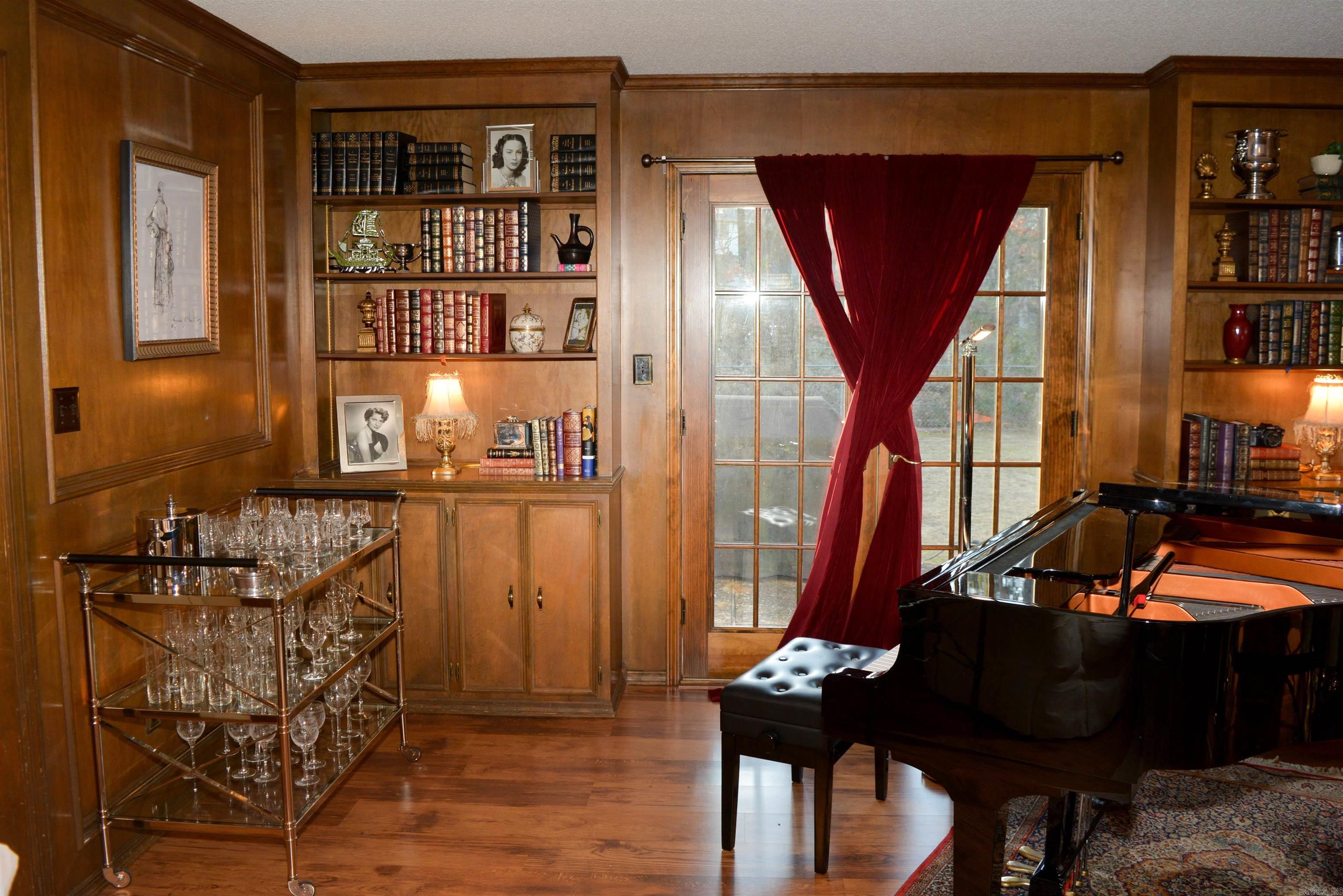 PEBBLE BEACH PARK - Residential