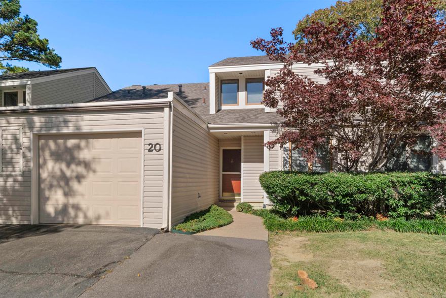 Reduced price- Golf Course view- You don't want to miss out on this three bedroom condo located on the #1 tee box of the Maumelle Country Club golf course and in the heart of Maumelle.Enjoy the quiet living, private pool and the low maintenance. Primary bedroom is downstairs with the other two rooms upstairs including extra space/loft that can be a sitting room or office. Open dining and living room floor plan to give you plenty of room to relax and enjoy the outside view. New Roof- 2023. Book your showing today. See agents remarks