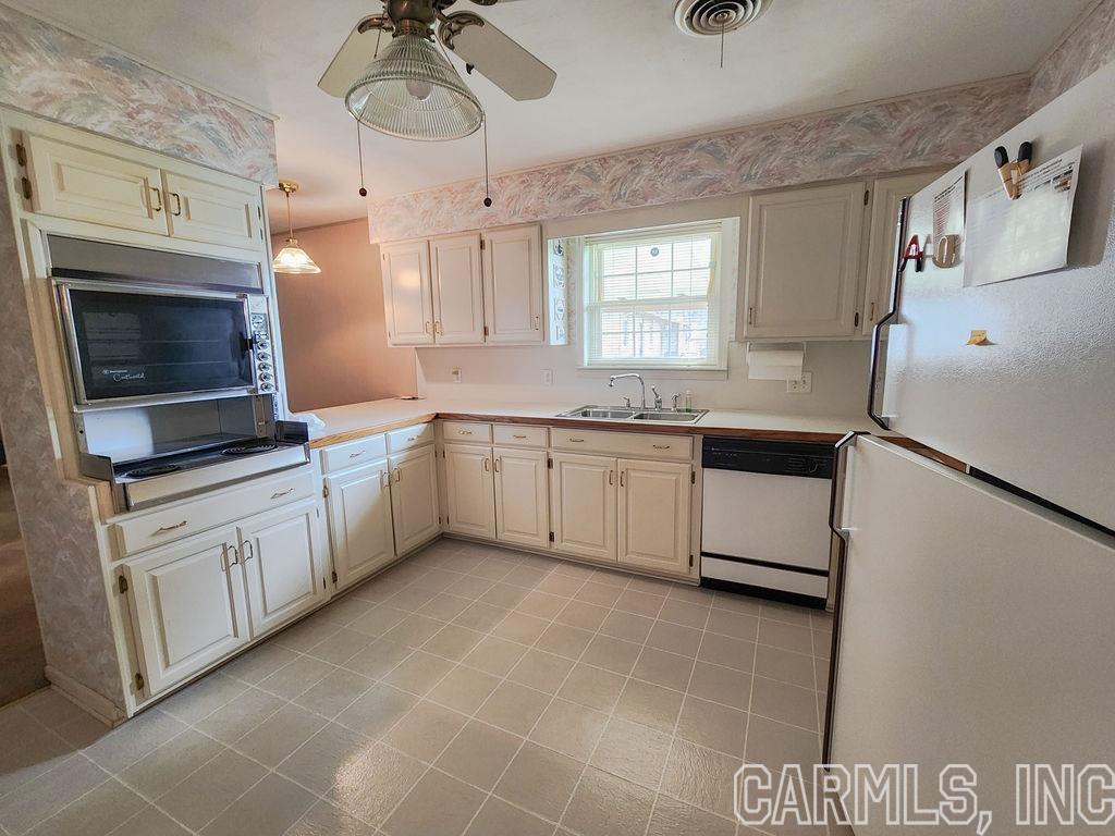 INDIANHEAD LAKES EST - Residential