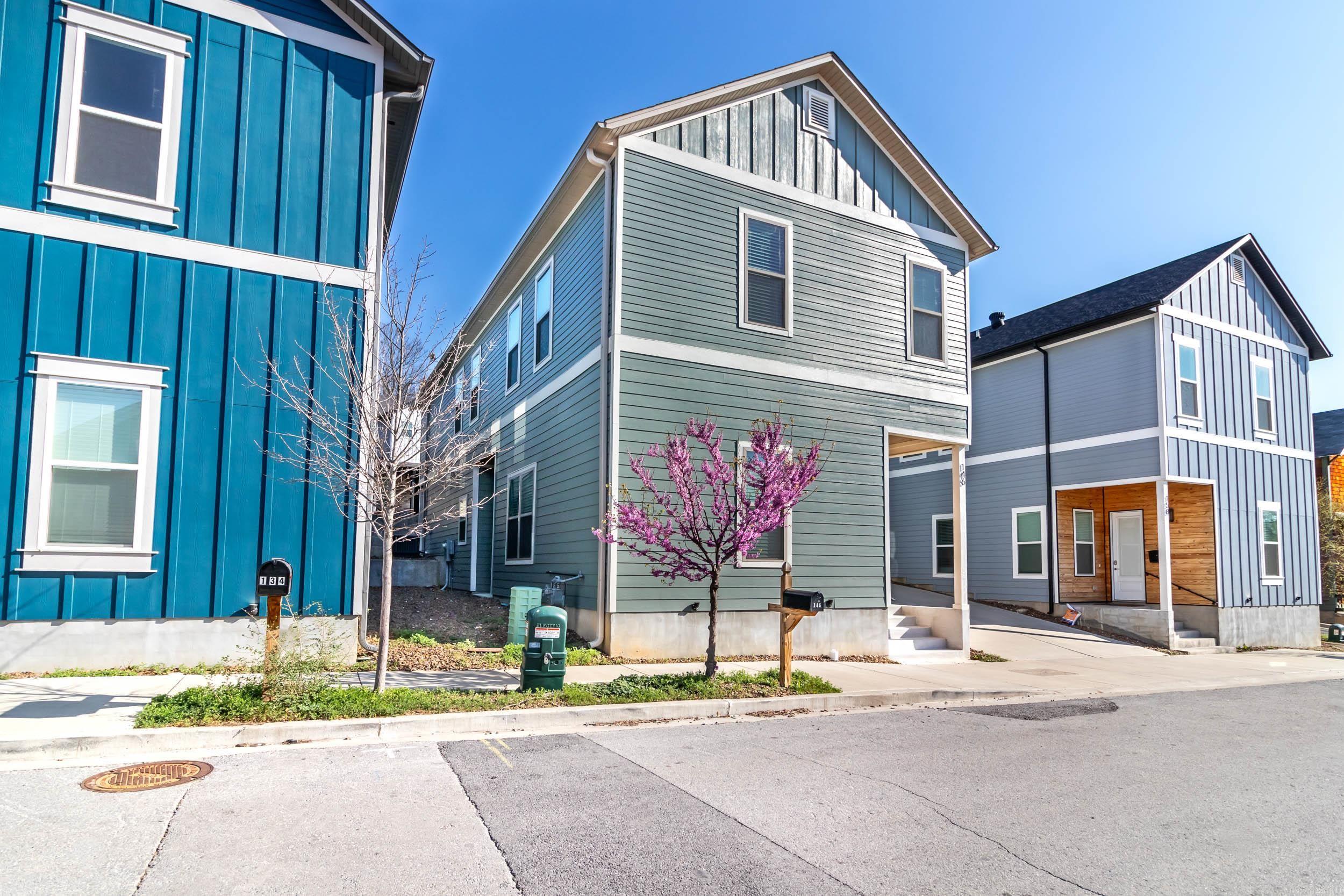 Amazing location in downtown Fayetteville for this 3 bedroom, 2.5 bath home, just 2 blocks from entertainment and restaurants, easy access to the Razorback Regional Greenway, and biking/walking distance to the U of A! Inside features quartz counters in kitchen, bathrooms, and laundry room, lots of natural light throughout, a chef's kitchen with hood vented to exterior, tile backsplash, and 5 burner gas cooktop, open living area, tons of custom cabinets for storage, 2" faux blinds, and ceiling fans. This home has a low maintenance exterior and a single car garage. Schedule your tour today!