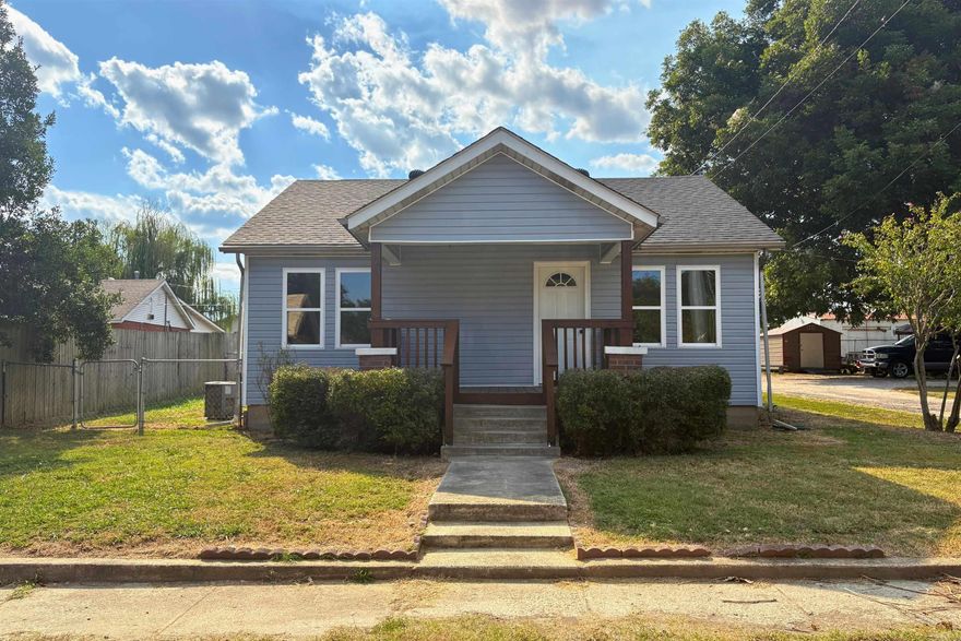 ADORABLE, completely remodeled 3-bed, 1-bath home in a convenient location near downtown Paragould, just minutes from the Farmers Market. Features include a covered front porch, large laundry room, fenced side yard, and covered parking. Move-in ready! Black appliances and spacious cabinetry in the kitchen. As an added bonus, the seller will provide a refrigerator with an acceptable offer. Don't miss out on this fantastic opportunity to own an adorable and practical home!