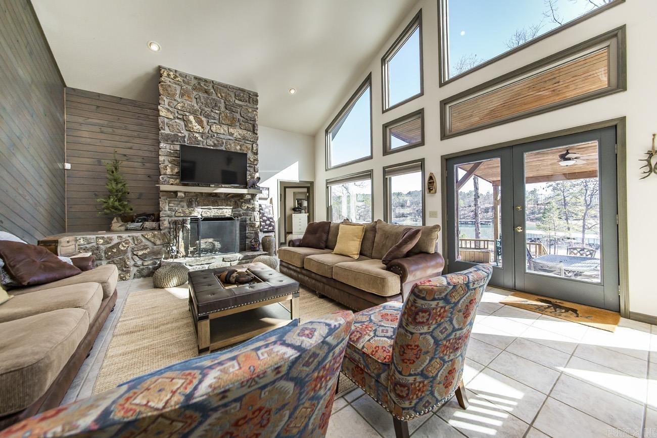 ENCHANTED PENINSULA - Residential