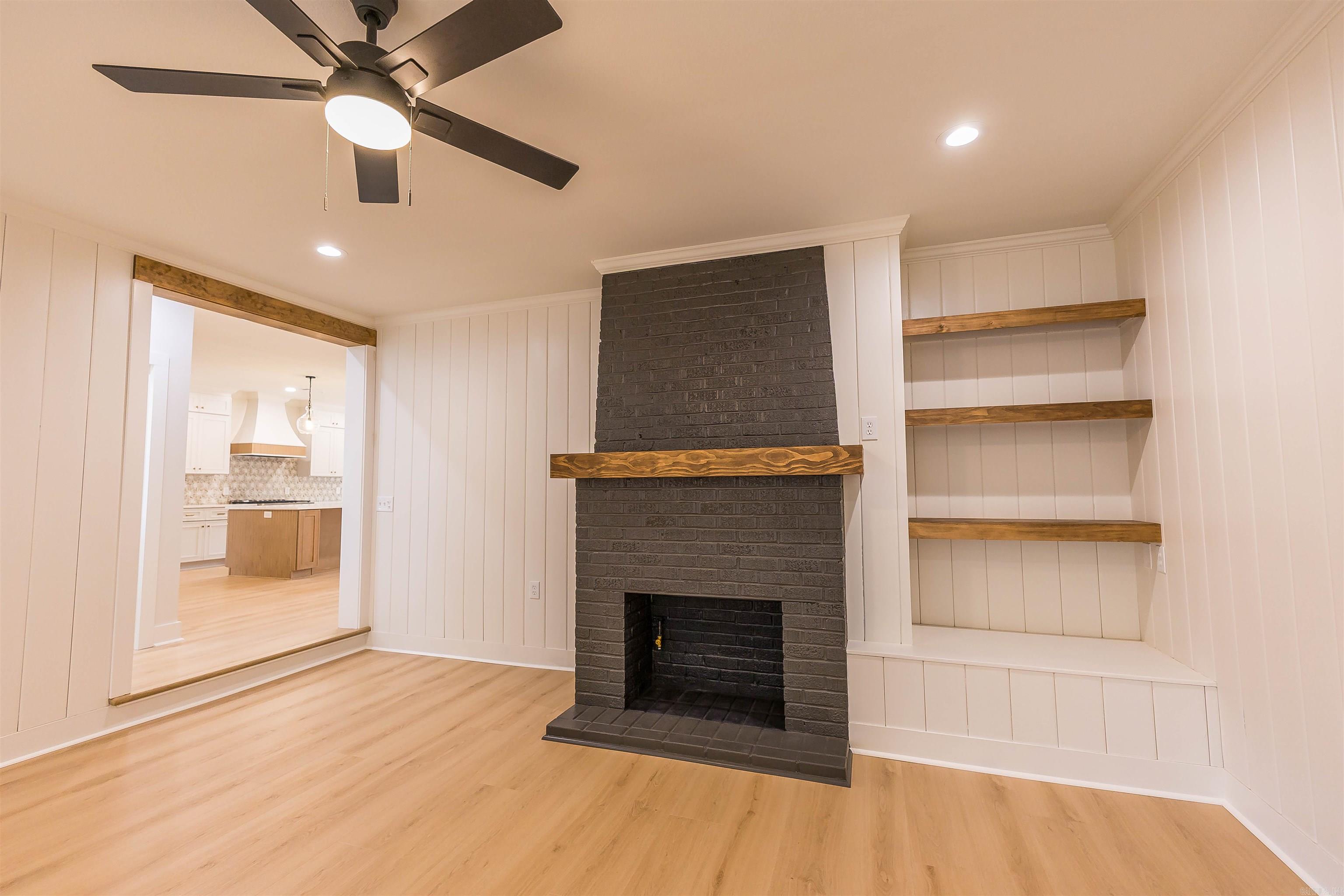 COUNTRY CLUB COLONY - Residential