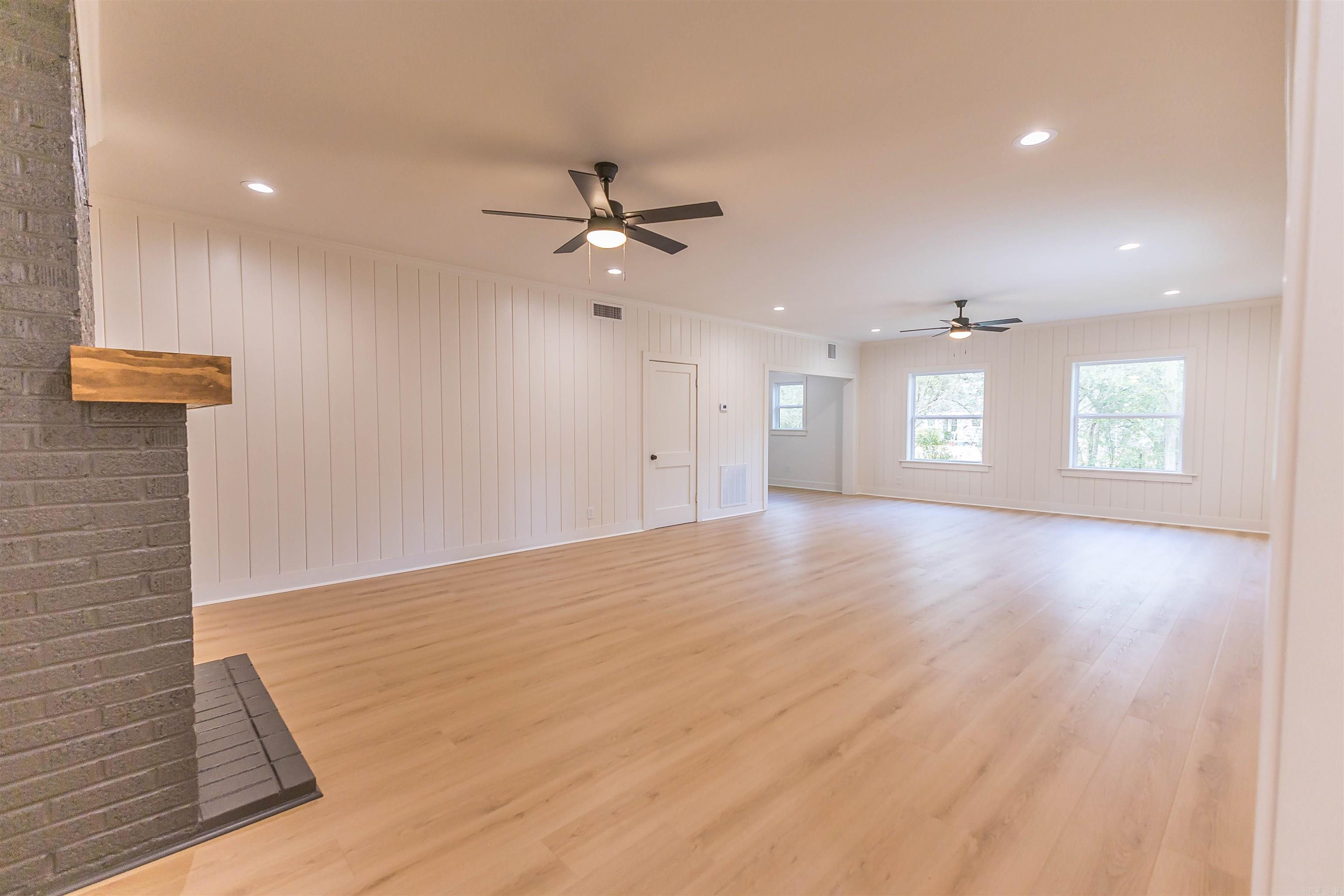 COUNTRY CLUB COLONY - Residential