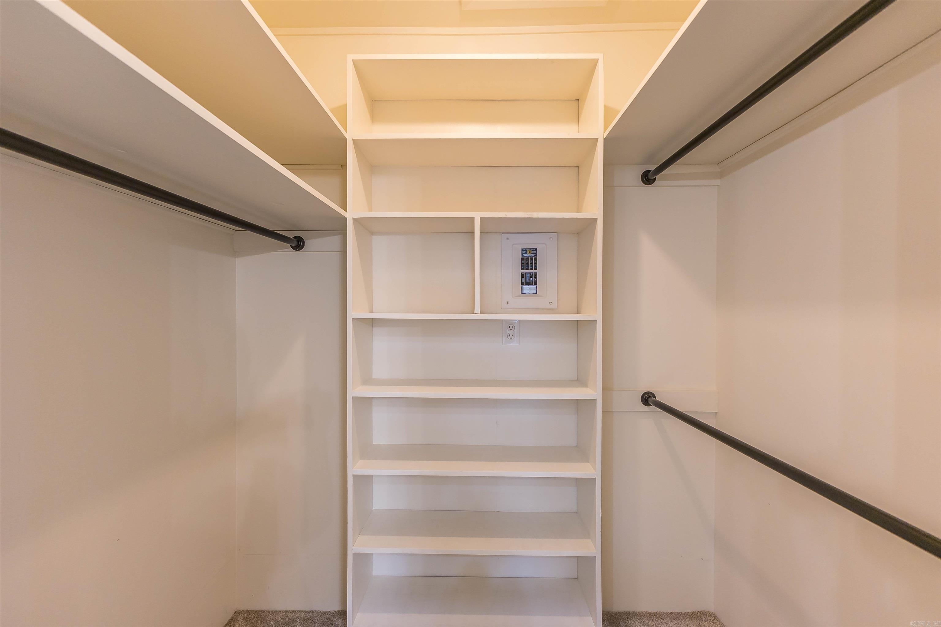 COUNTRY CLUB COLONY - Residential