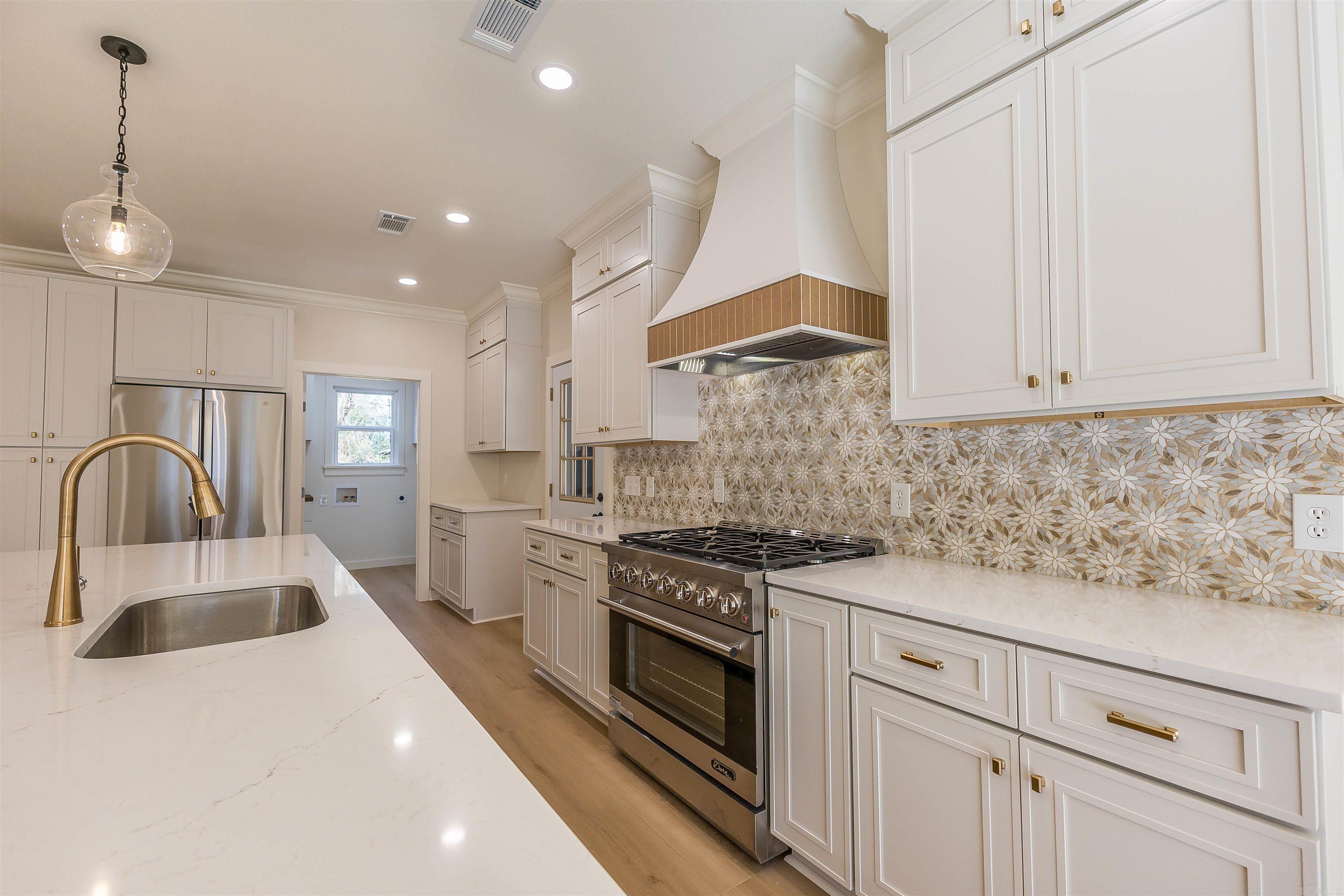 COUNTRY CLUB COLONY - Residential