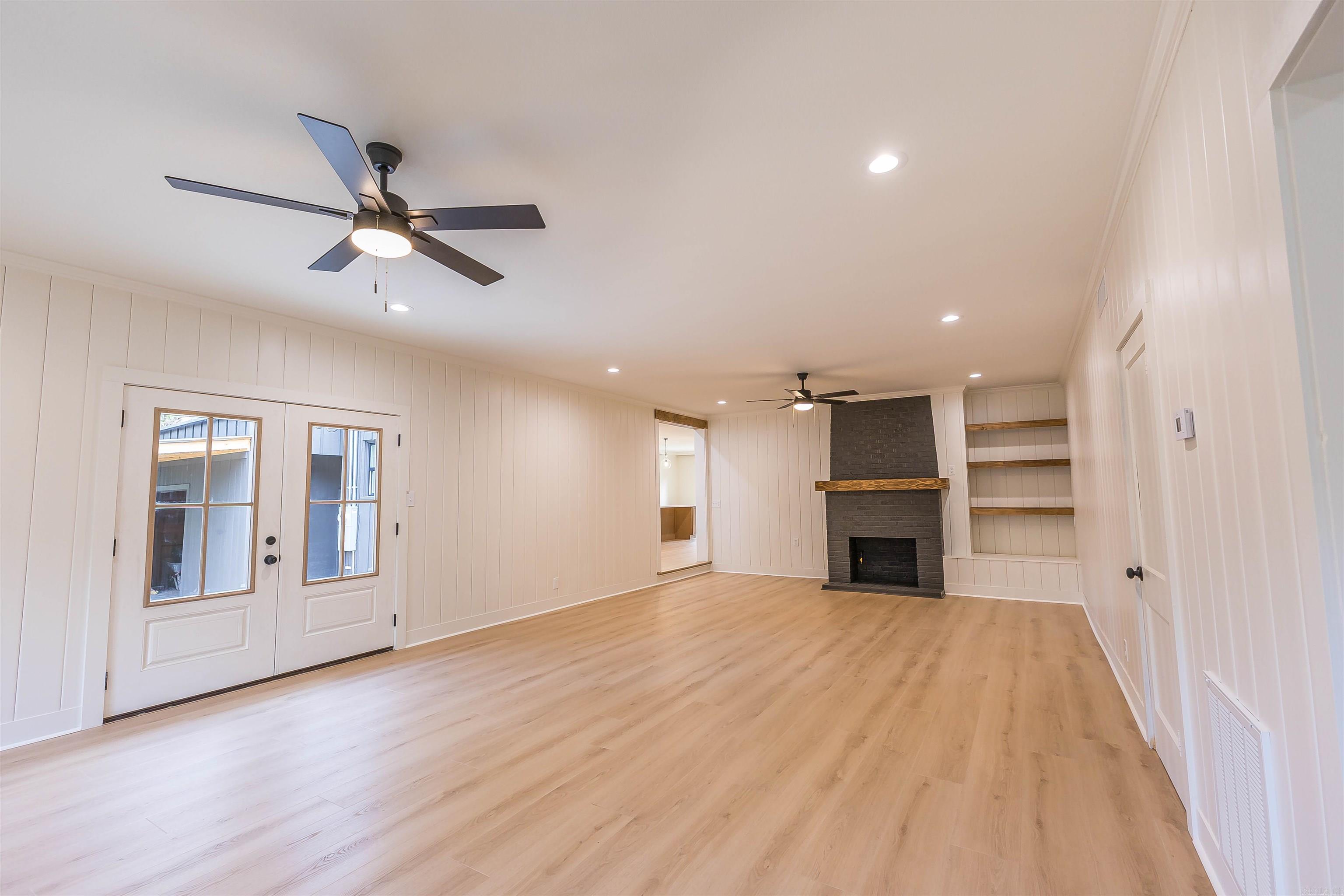 COUNTRY CLUB COLONY - Residential