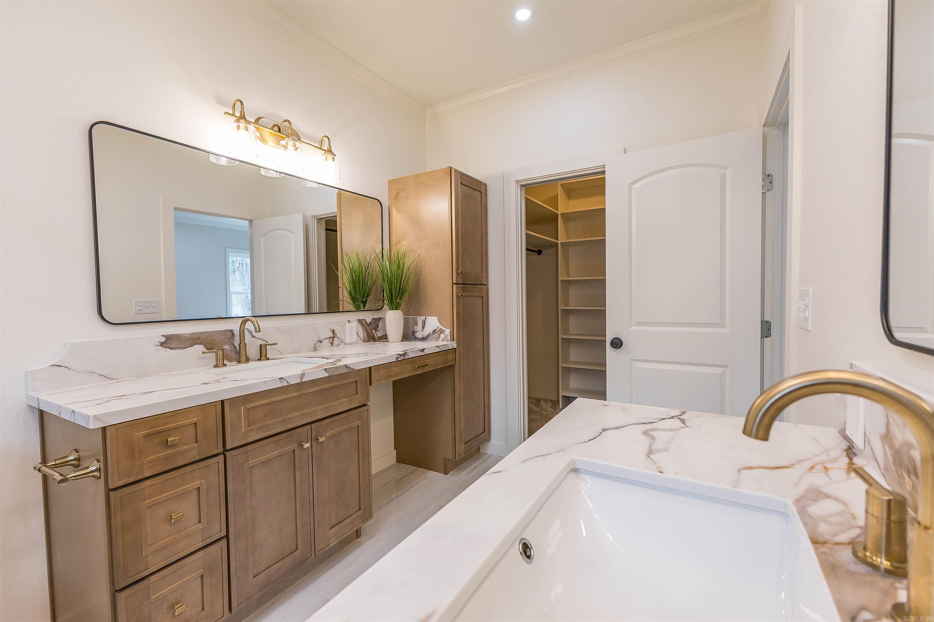 COUNTRY CLUB COLONY - Residential