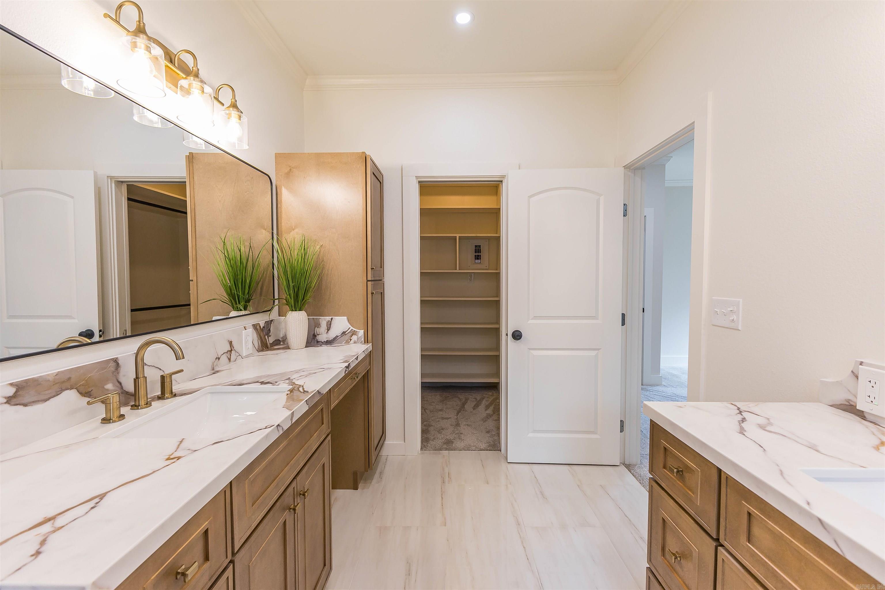 COUNTRY CLUB COLONY - Residential