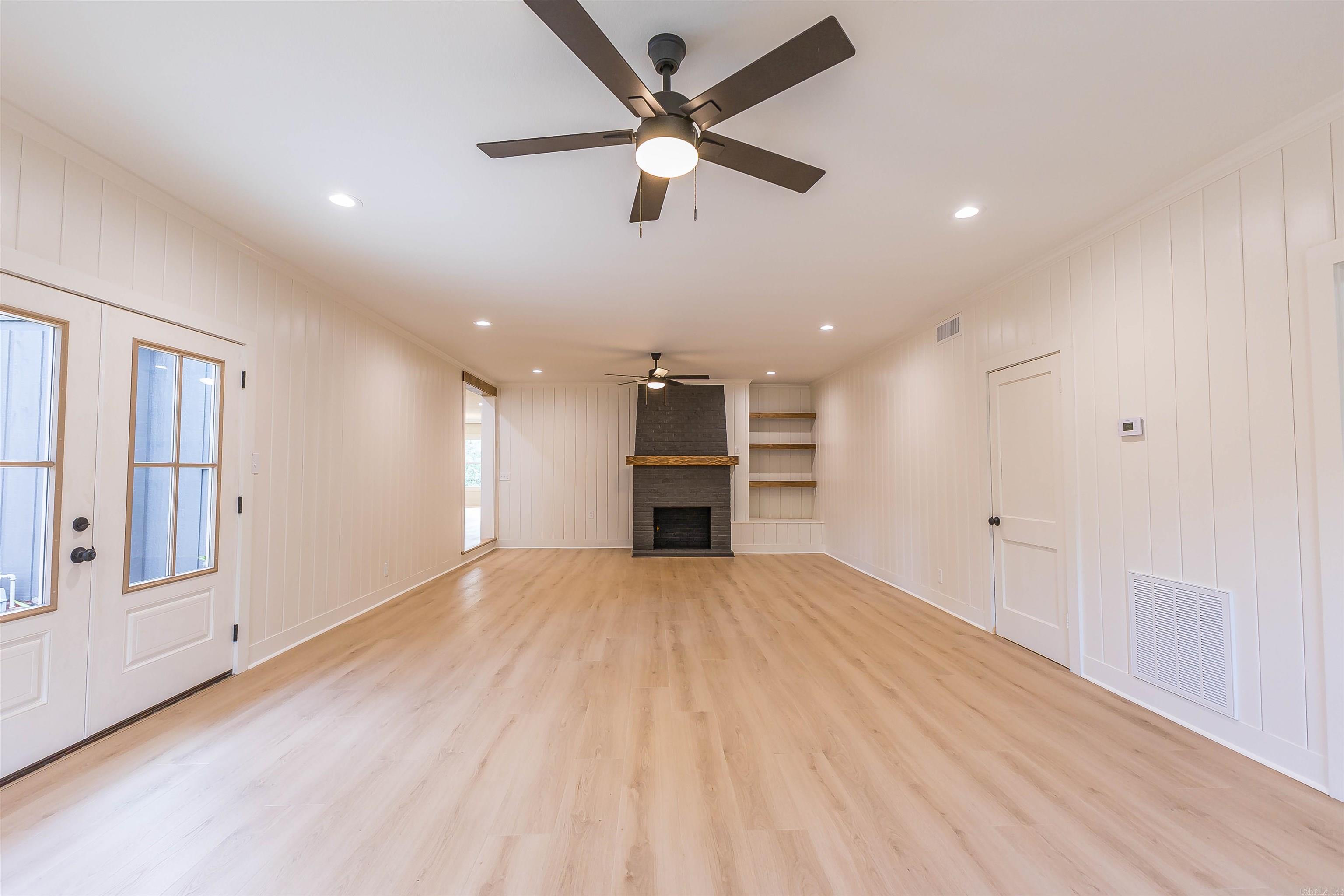 COUNTRY CLUB COLONY - Residential