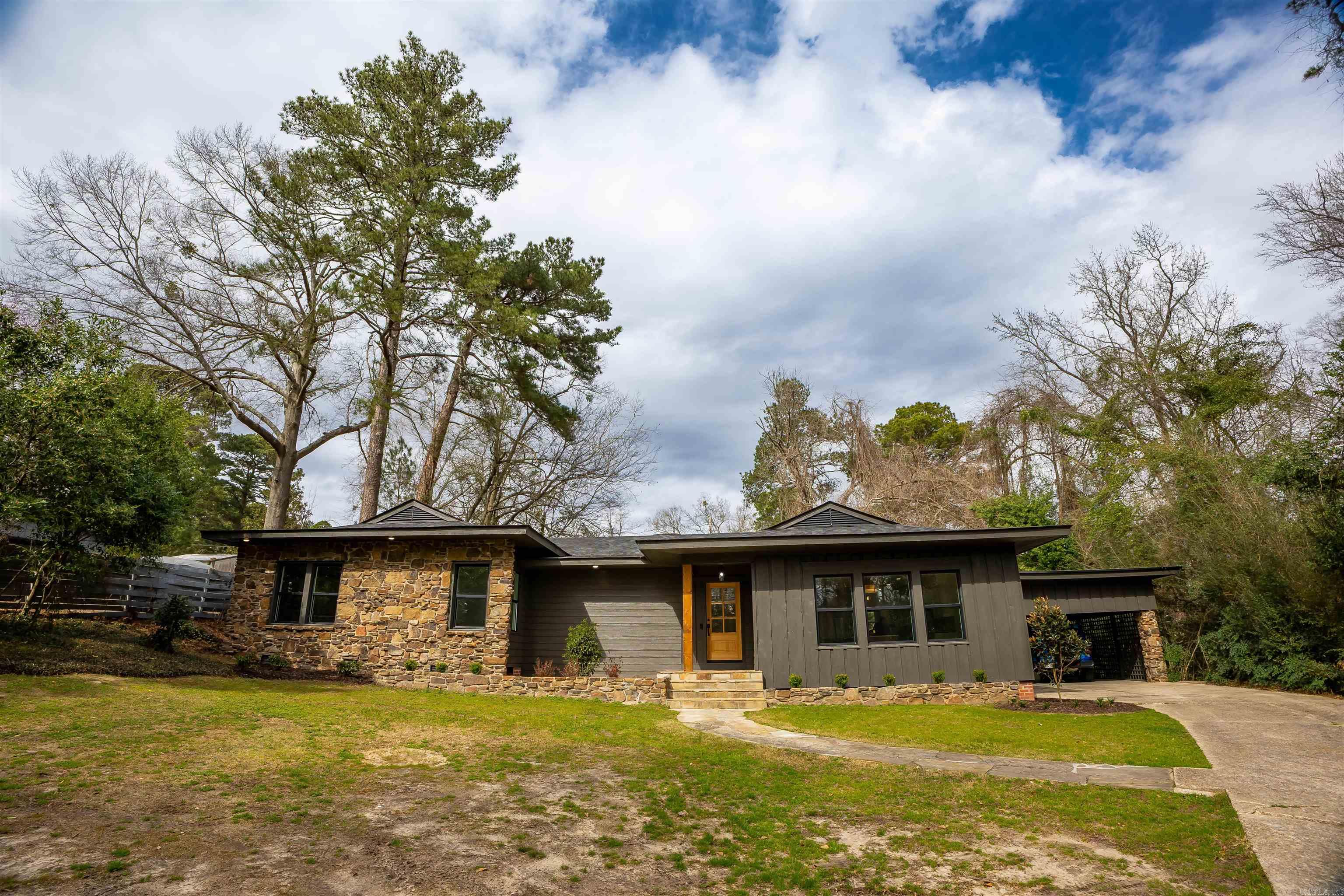 COUNTRY CLUB COLONY - Residential