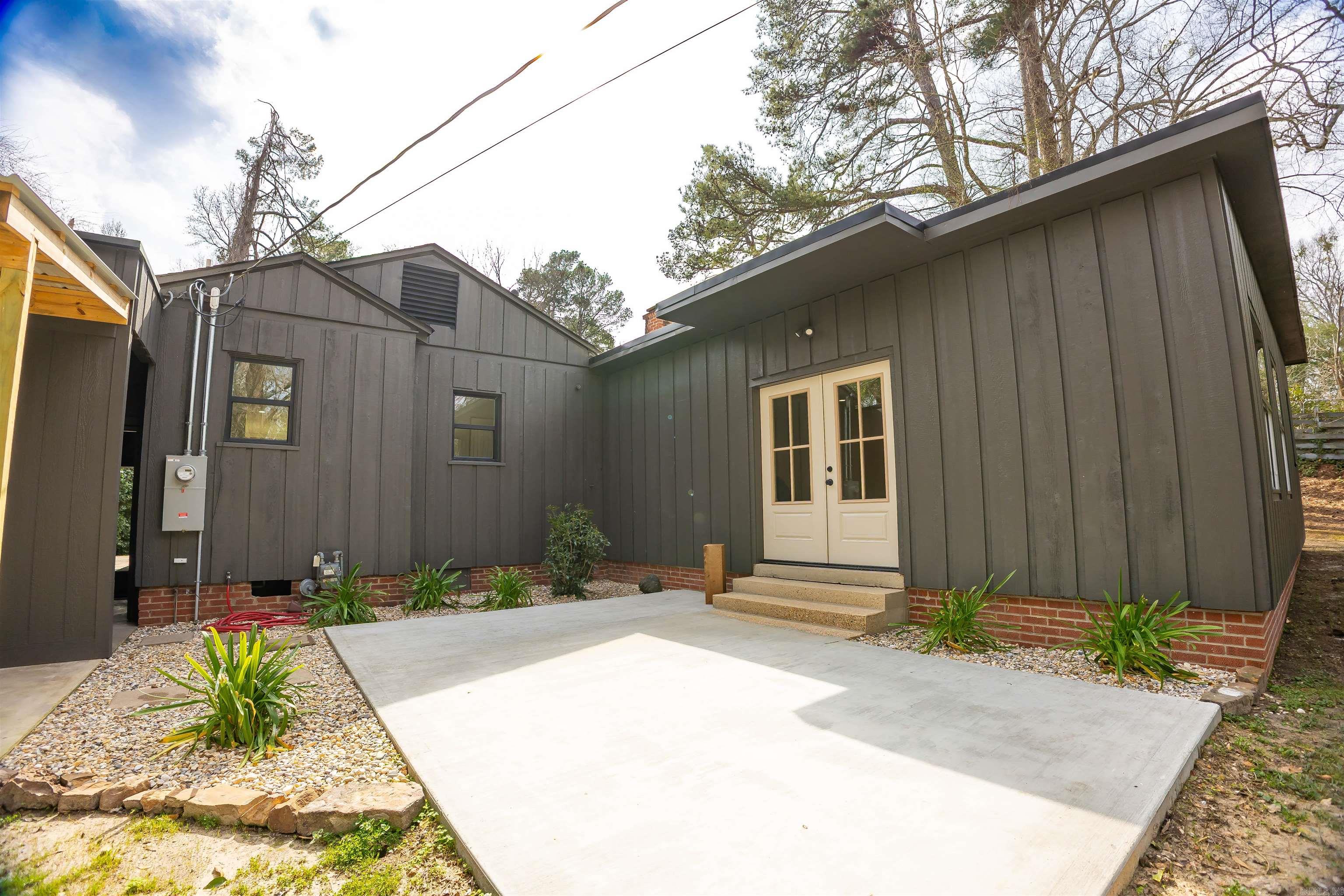 COUNTRY CLUB COLONY - Residential