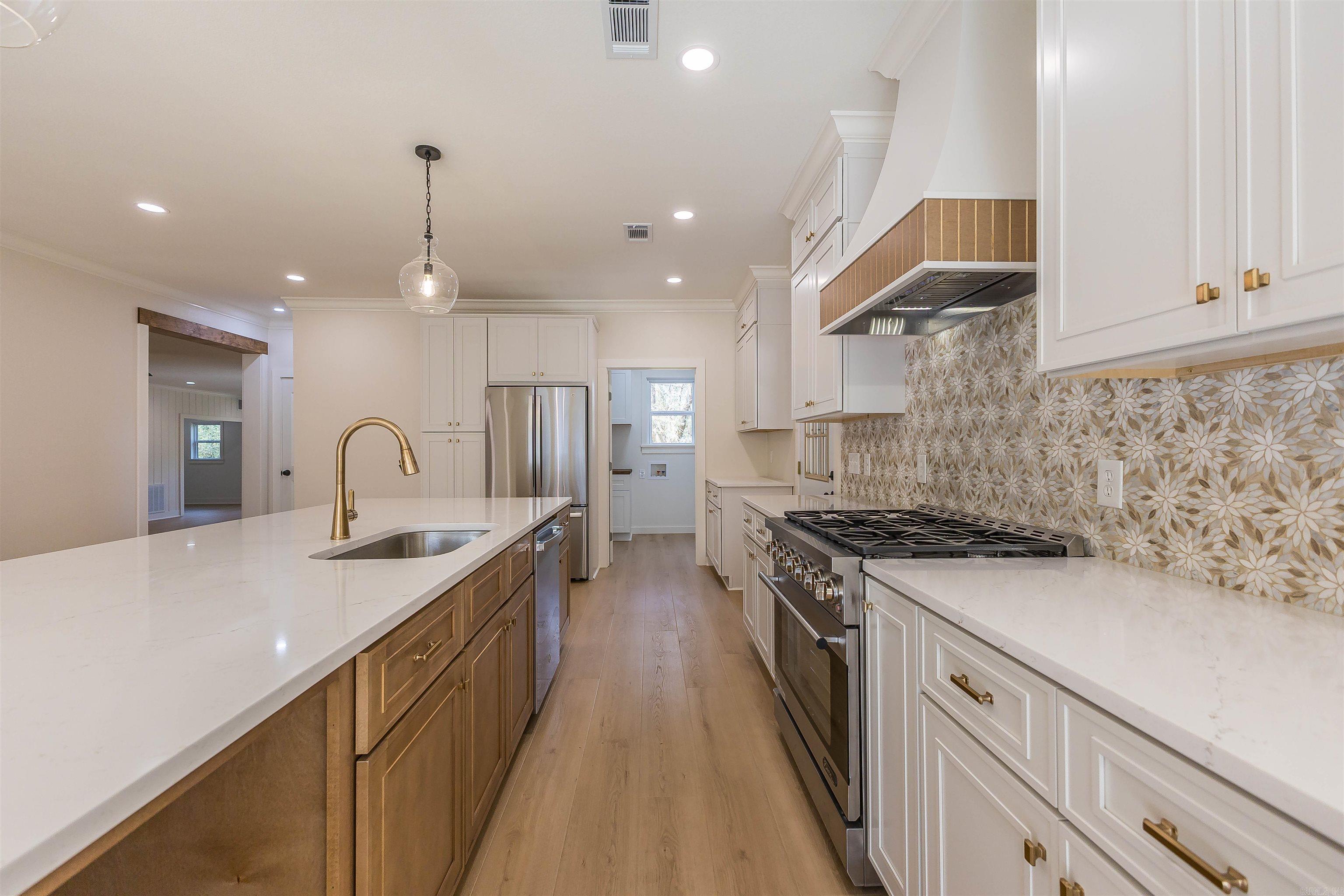 COUNTRY CLUB COLONY - Residential