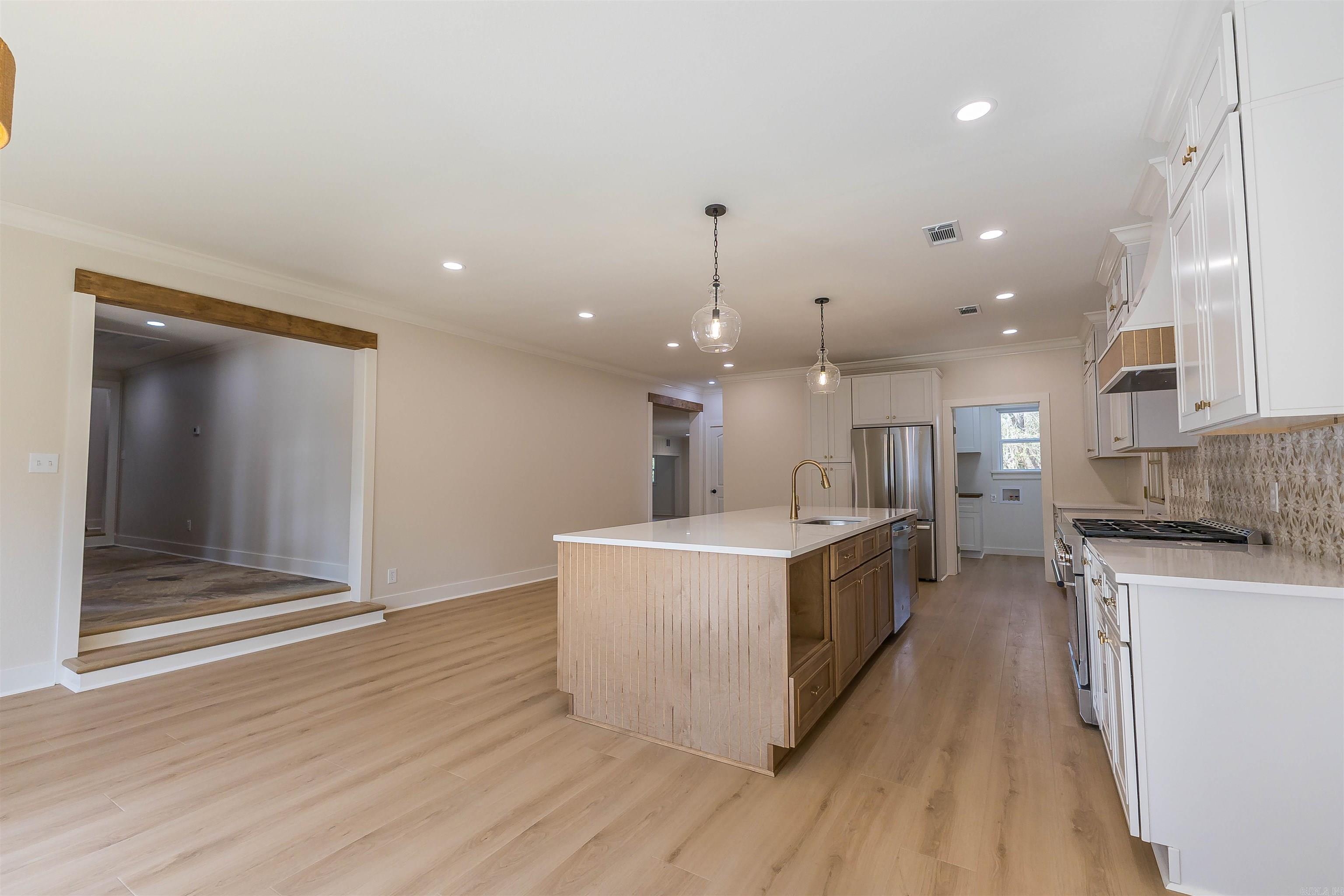 COUNTRY CLUB COLONY - Residential