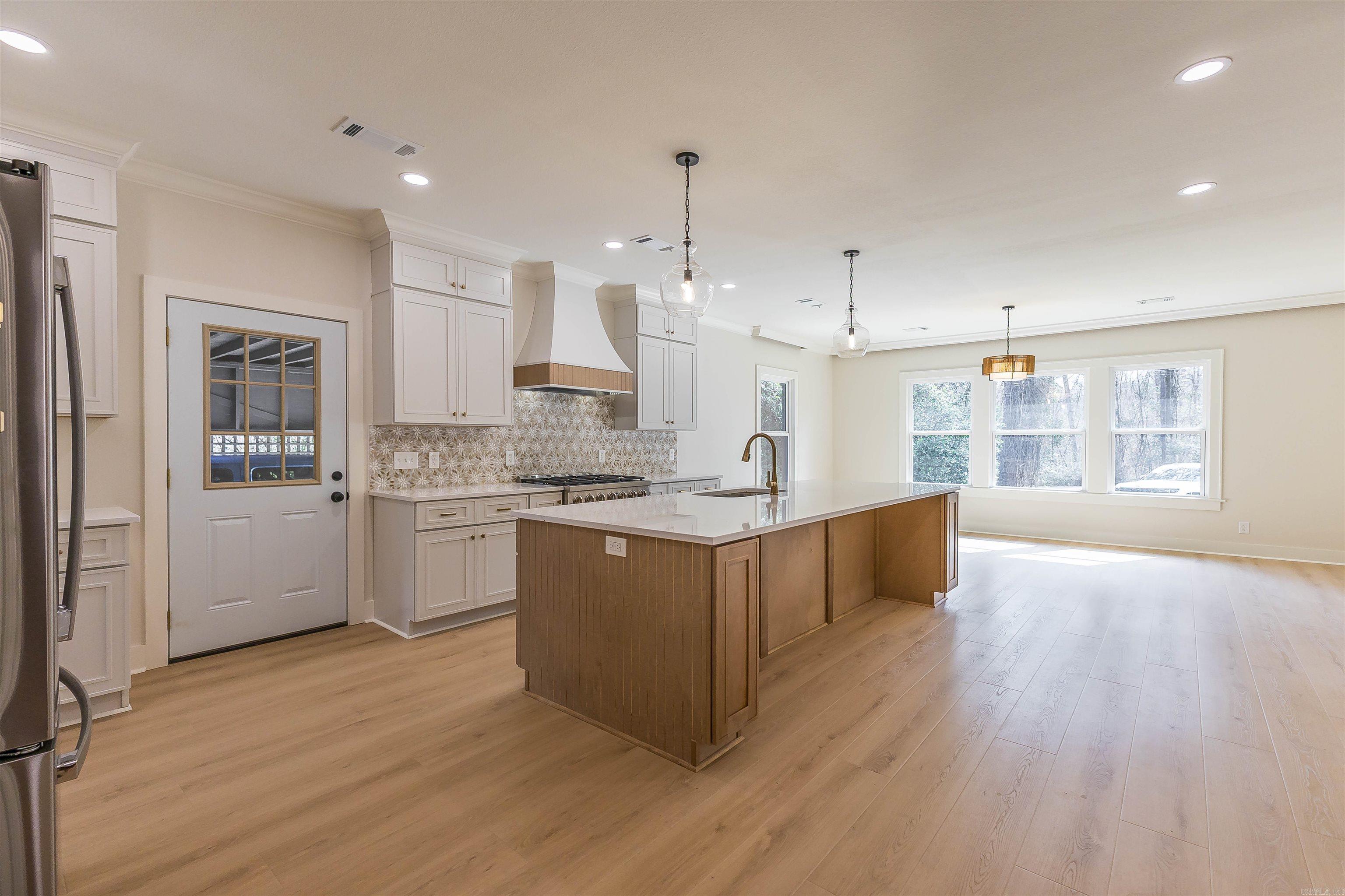 COUNTRY CLUB COLONY - Residential