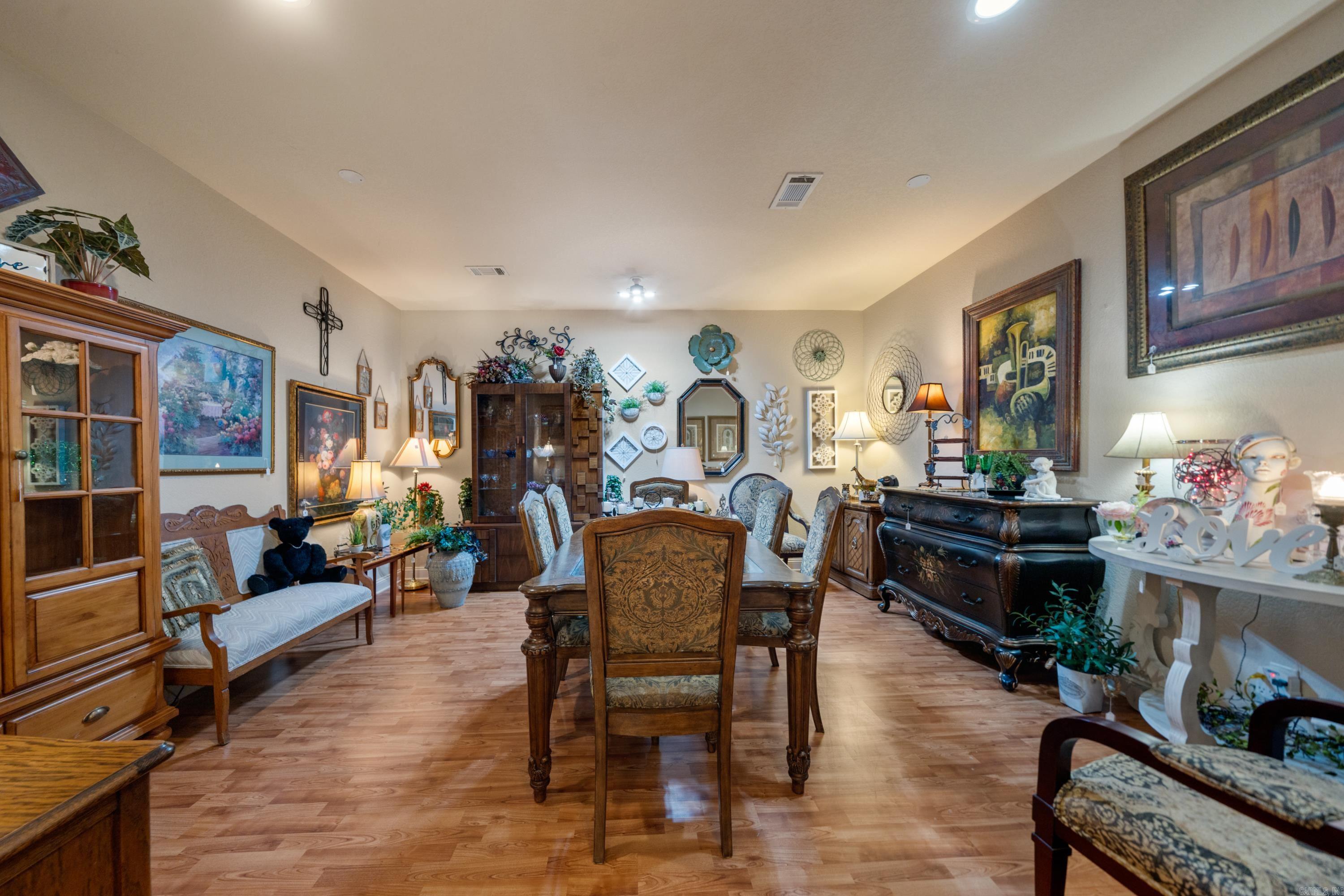 Noine - Commercial Sale