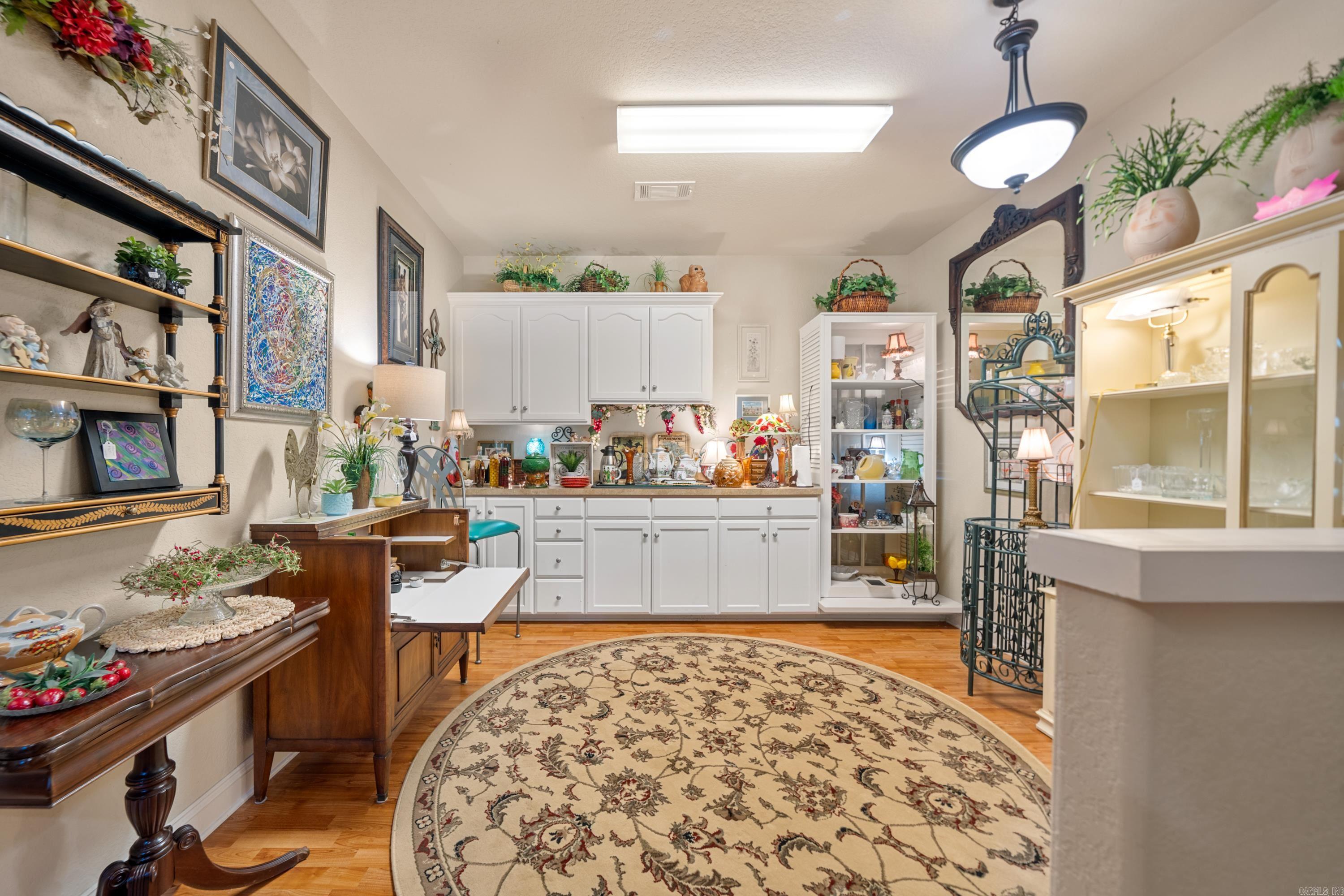 Noine - Commercial Sale