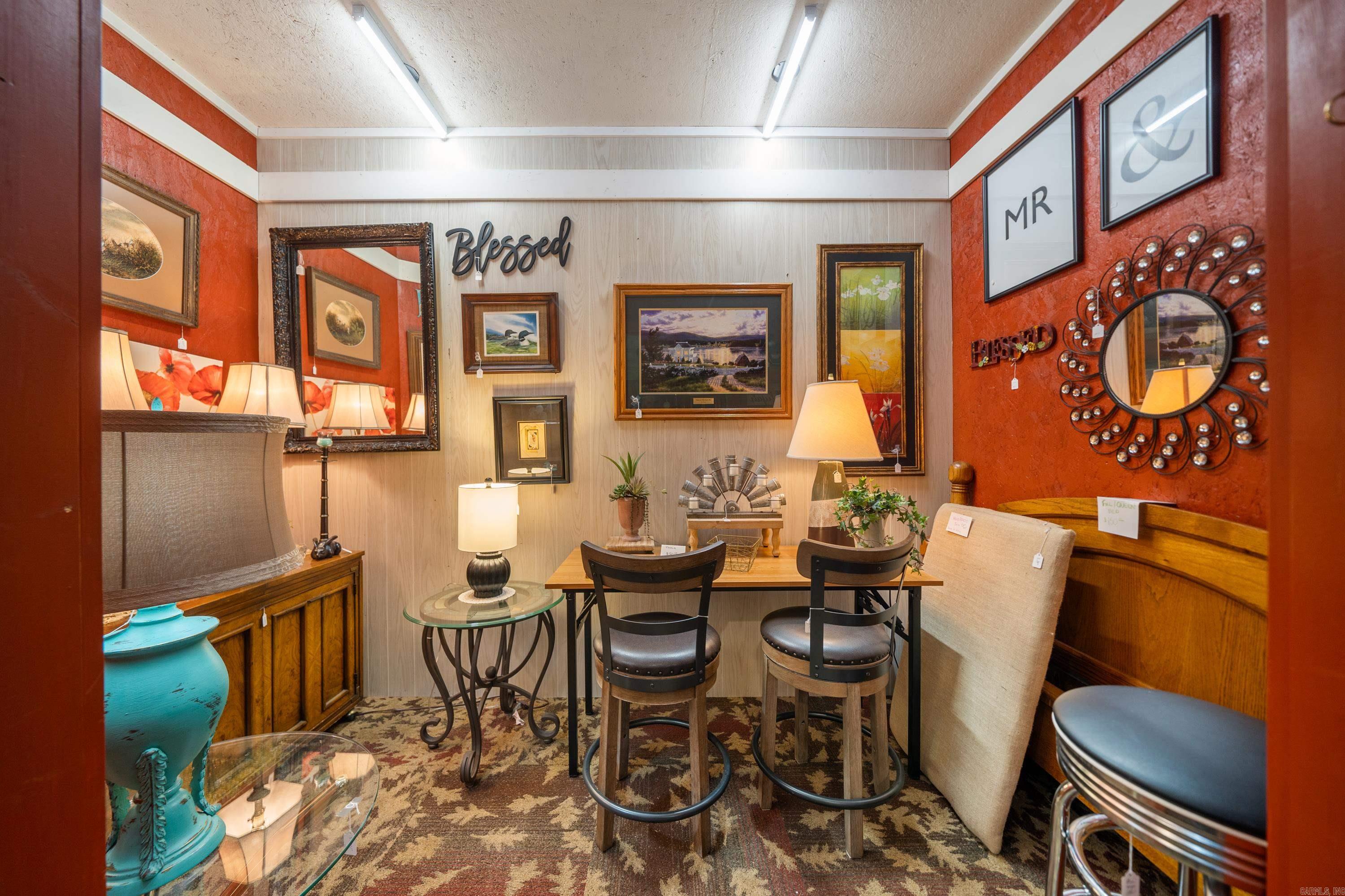 Noine - Commercial Sale