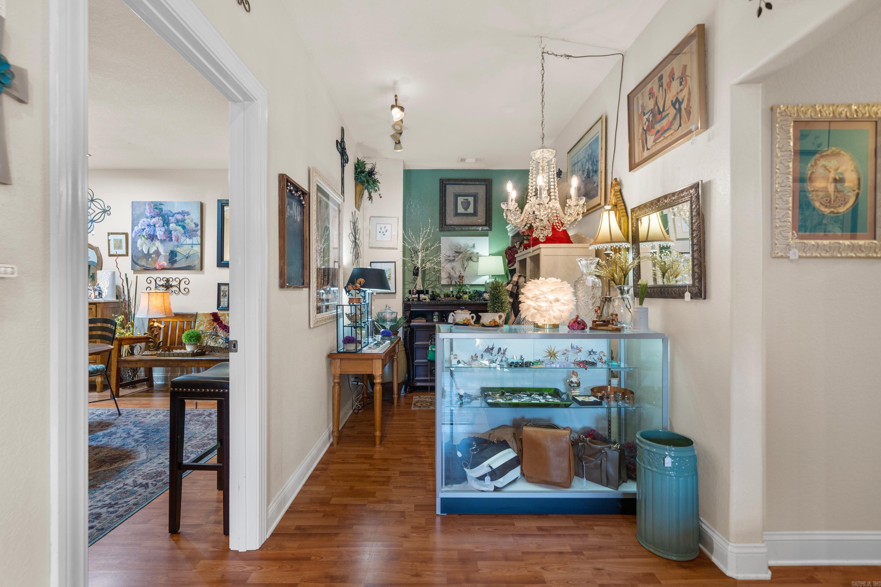 Noine - Commercial Sale
