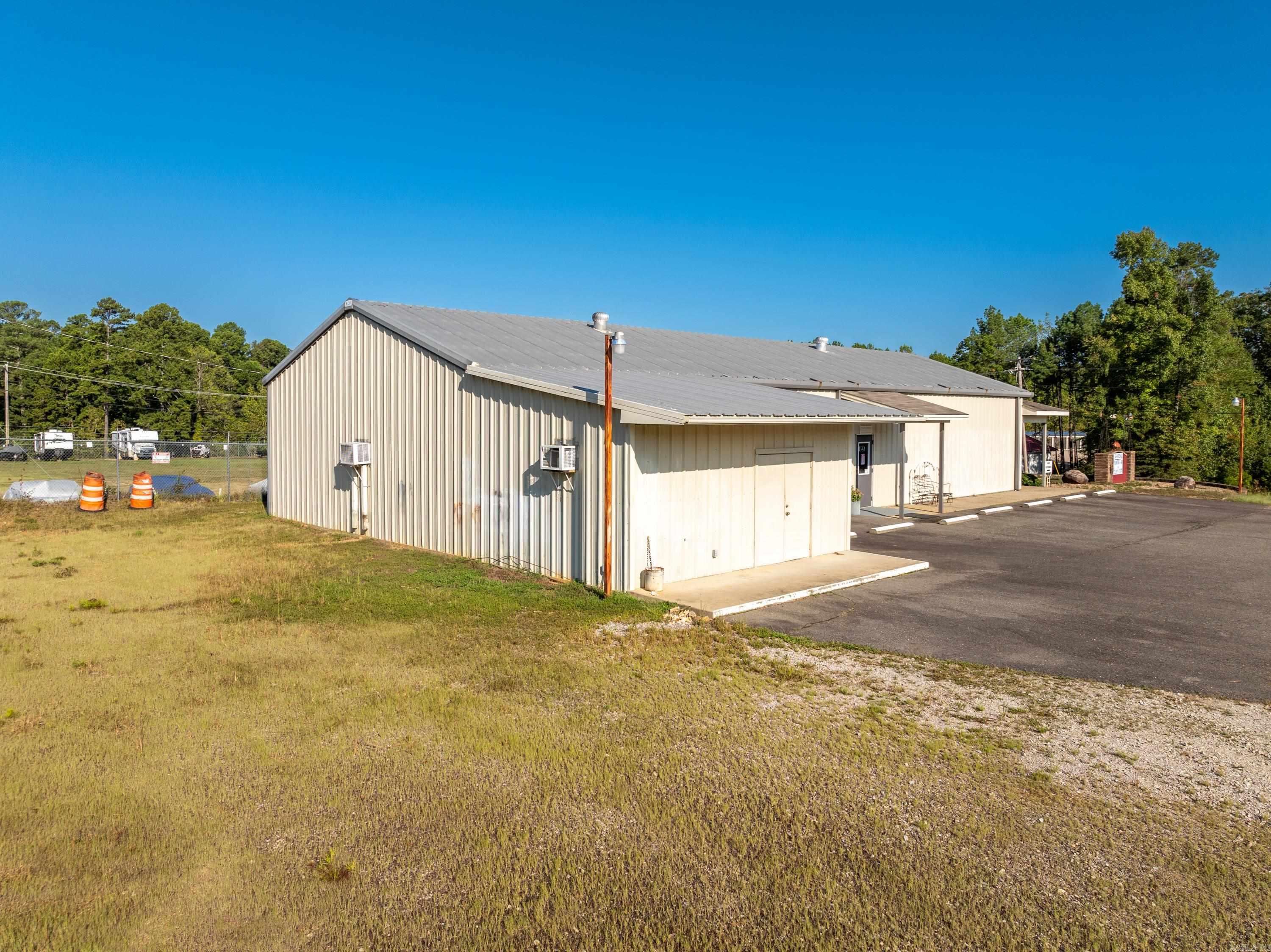Noine - Commercial Sale