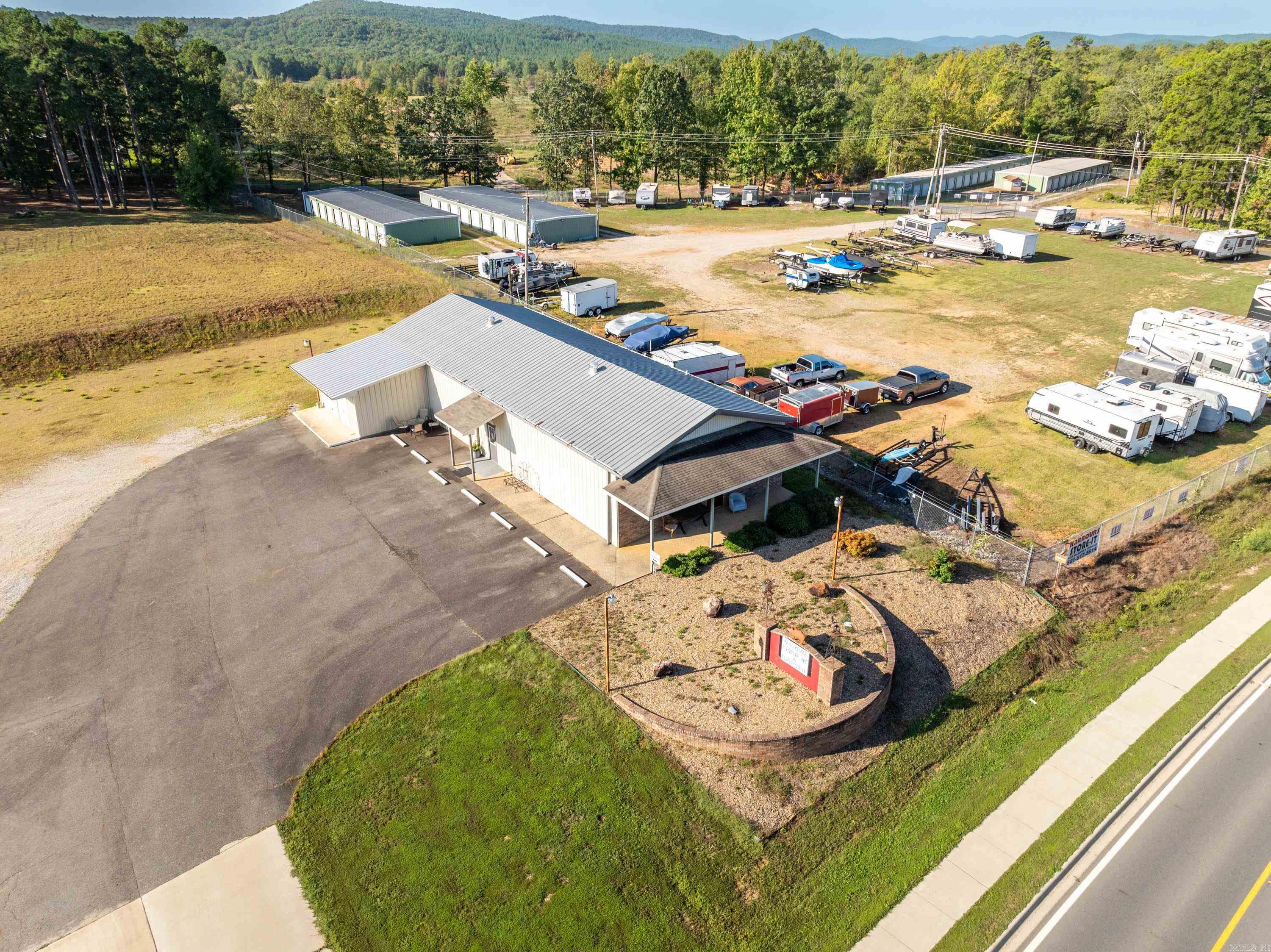 Noine - Commercial Sale