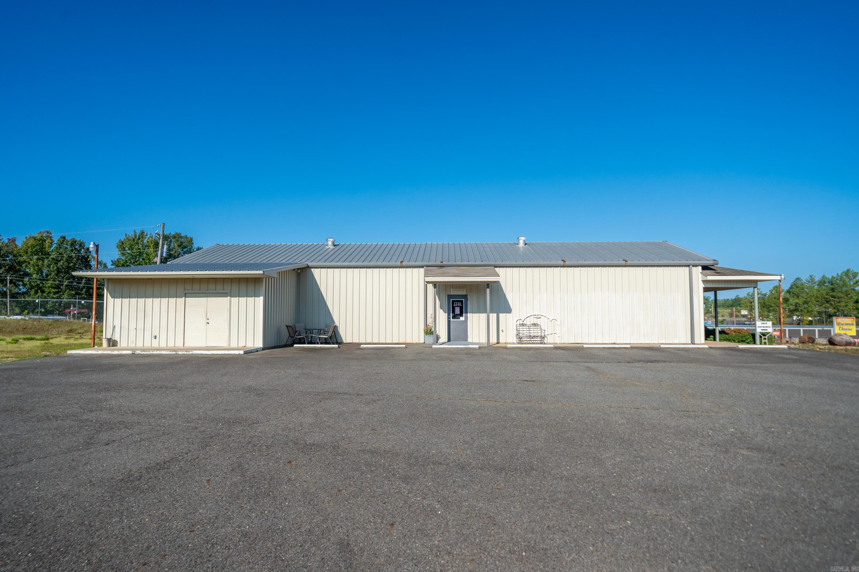 Noine - Commercial Sale