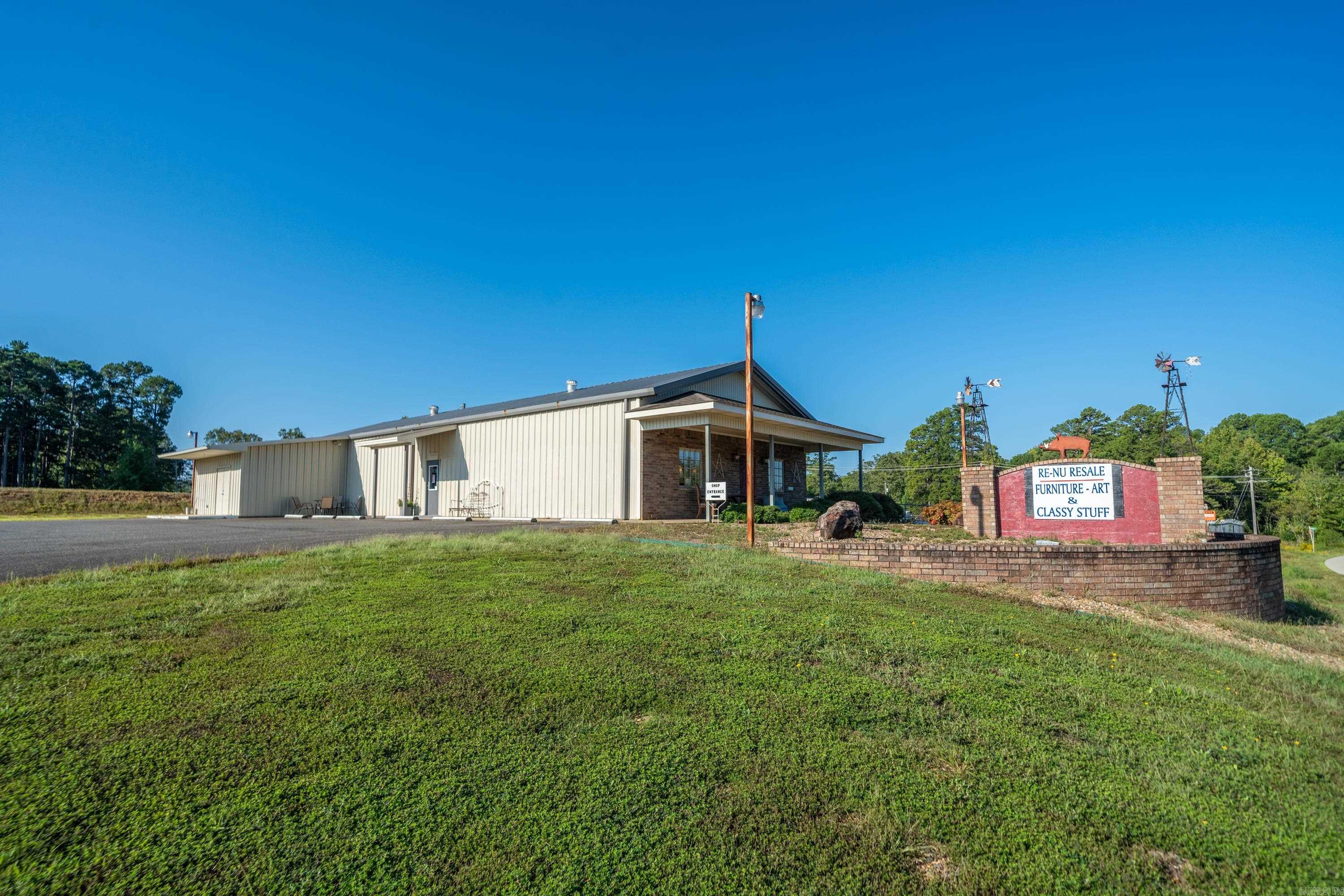 Noine - Commercial Sale