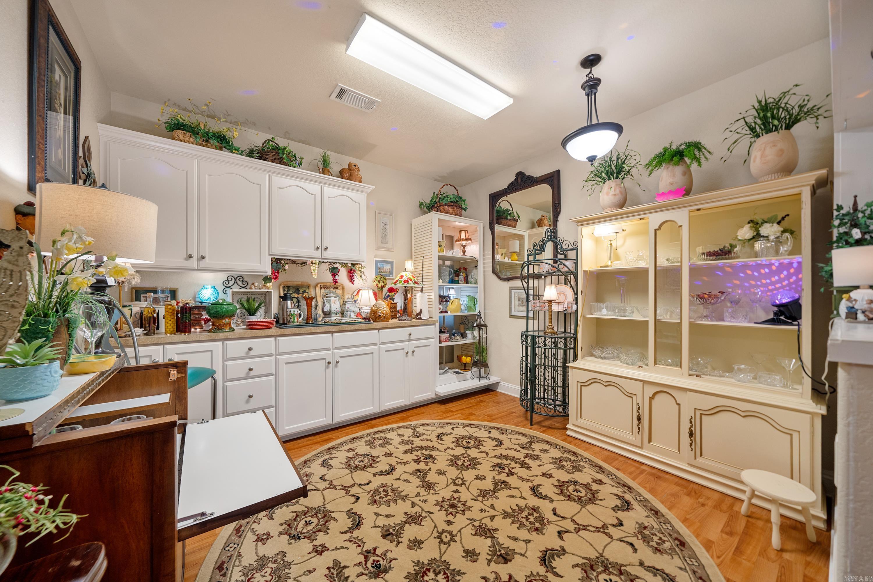 Noine - Commercial Sale