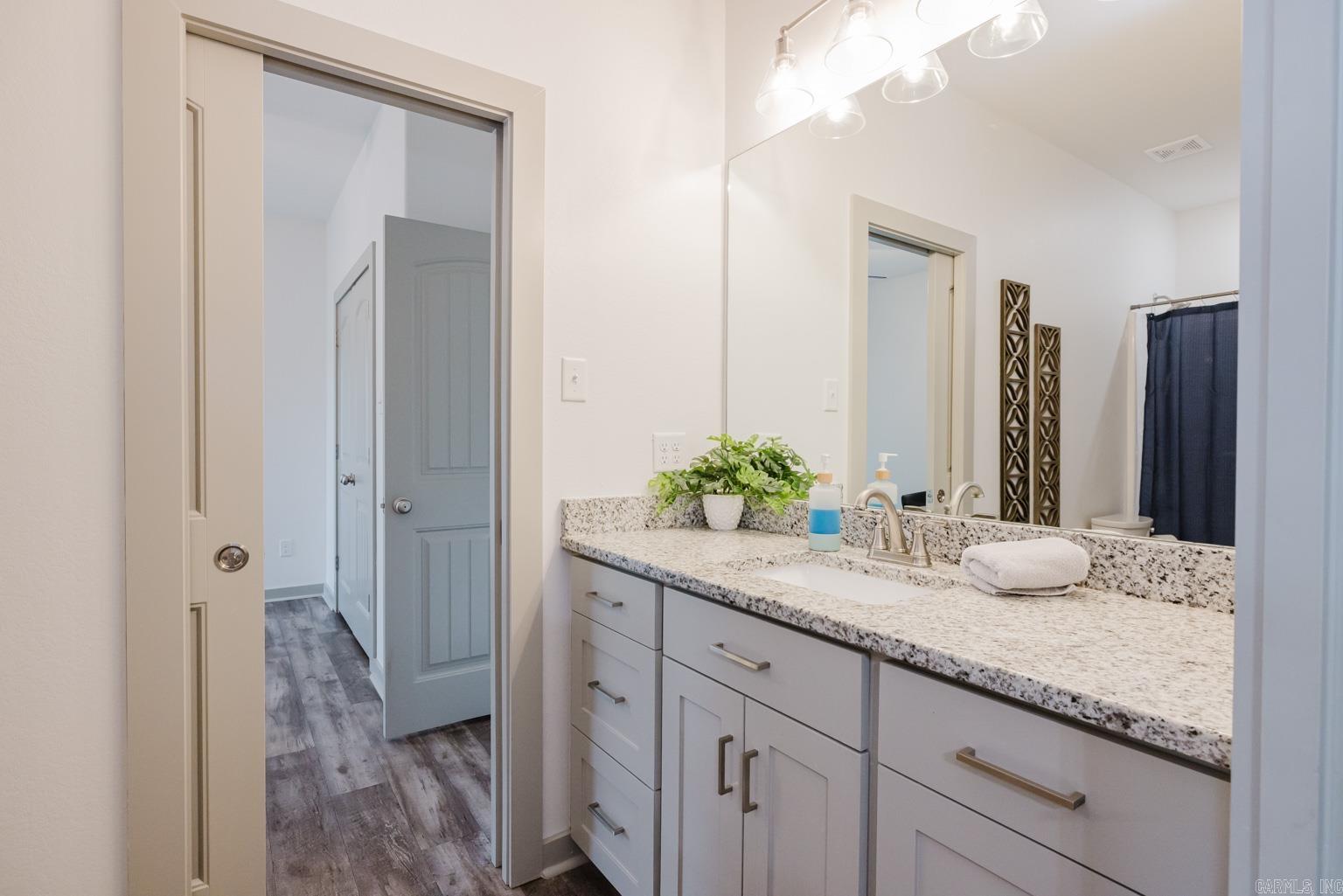OAK TREE SOUTH - Residential