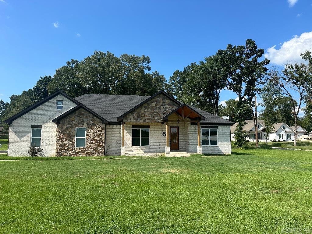 This beautiful 4-bedroom, 2,5-bathroom home is located in a friendly, beautiful neighborhood in Faulkner county. The house boasts a beautiful kitchen with appliances, furniture and decor remaining with the property for added convenience and style.  With easy access to beautiful park, shopping and dining, just a short drive to downtown Conway, this location offers the perfect blend of comfort and convenience. Schools have a 9/10 rates. Its the best opportunity live in quiet place.