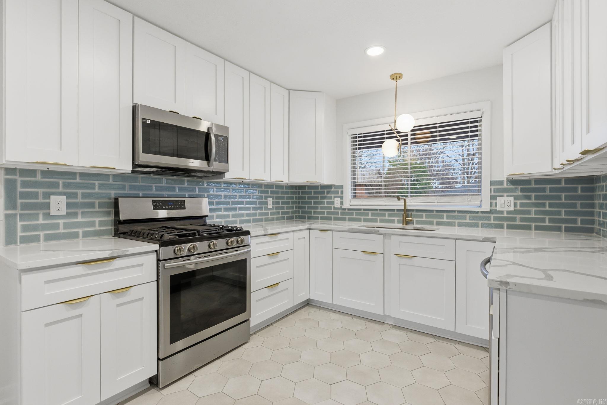 KINGWOOD PLACE - Residential