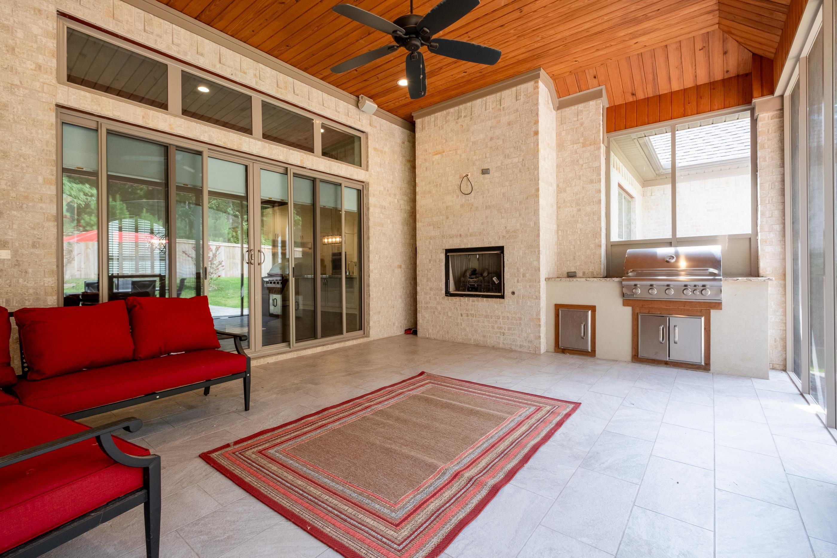 CHENAL VALLEY "ENSBURY PLACE" - Residential