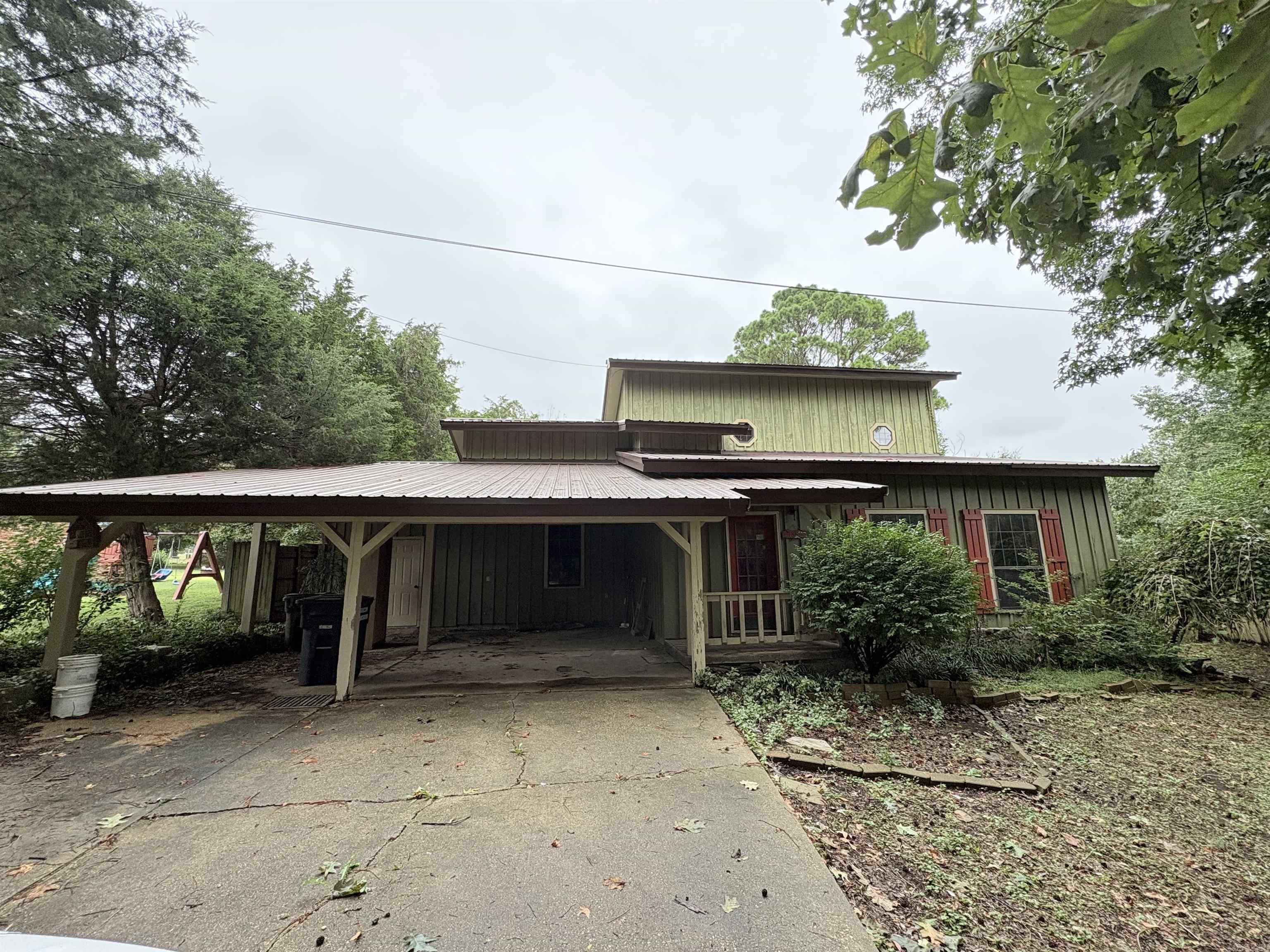 1887 Heritage Park Rd. is a beautiful 2,226 sq ft, 2 story home, nestled on 0.36 acres. This property features a large living room, with 2 bedrooms and 1.5 bath on the main level with a bonus room just off the kitchen/ dining room. As you walk up into the upper level of the home you will see the primary bedroom comes equipped with a spacious walk- in closet, that you can access through the primary bath or primary bedroom. The backyard is perfectly secluded, so you can enjoy the warm summer days. Call to schedule a viewing of this amazing property! An upstairs leak has resulted in damage to the upper and lower levels of the home. Updated photographs accurately reflecting the property's current condition are included.