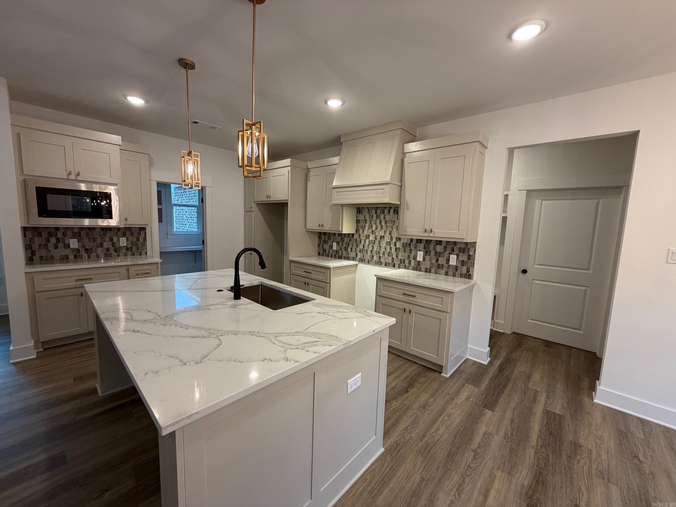 PLANTATION HILLS - Residential